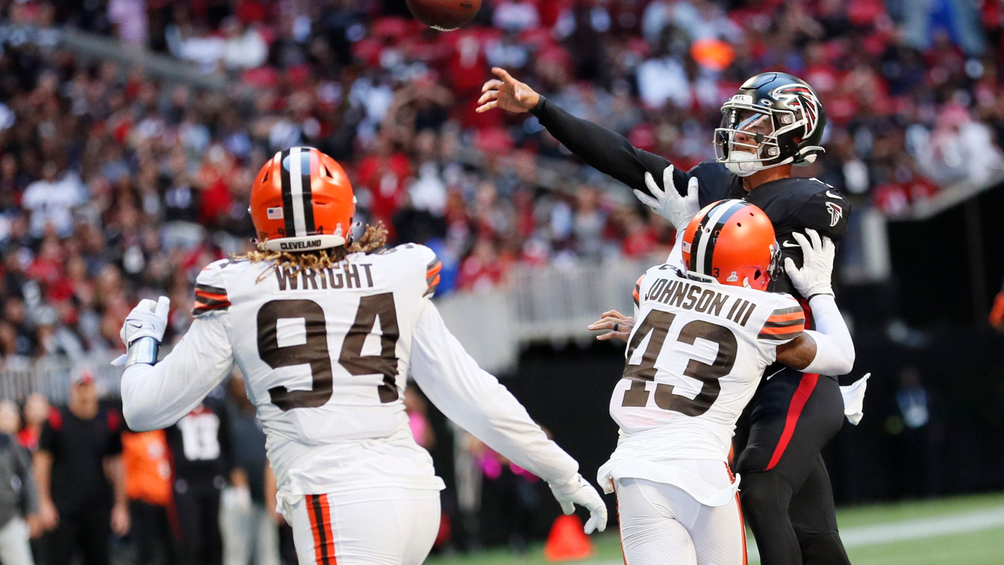 Atlanta Falcons quarterback Marcus Mariota, top right, passes under pressure from Cleveland Browns safety John Johnson III (43) during the second quarter at Mercedes-Benz Stadium on Oct. 2, 2022, in Atlanta. (Miguel Martinez/Atlanta Journal-Constitution/TNS)