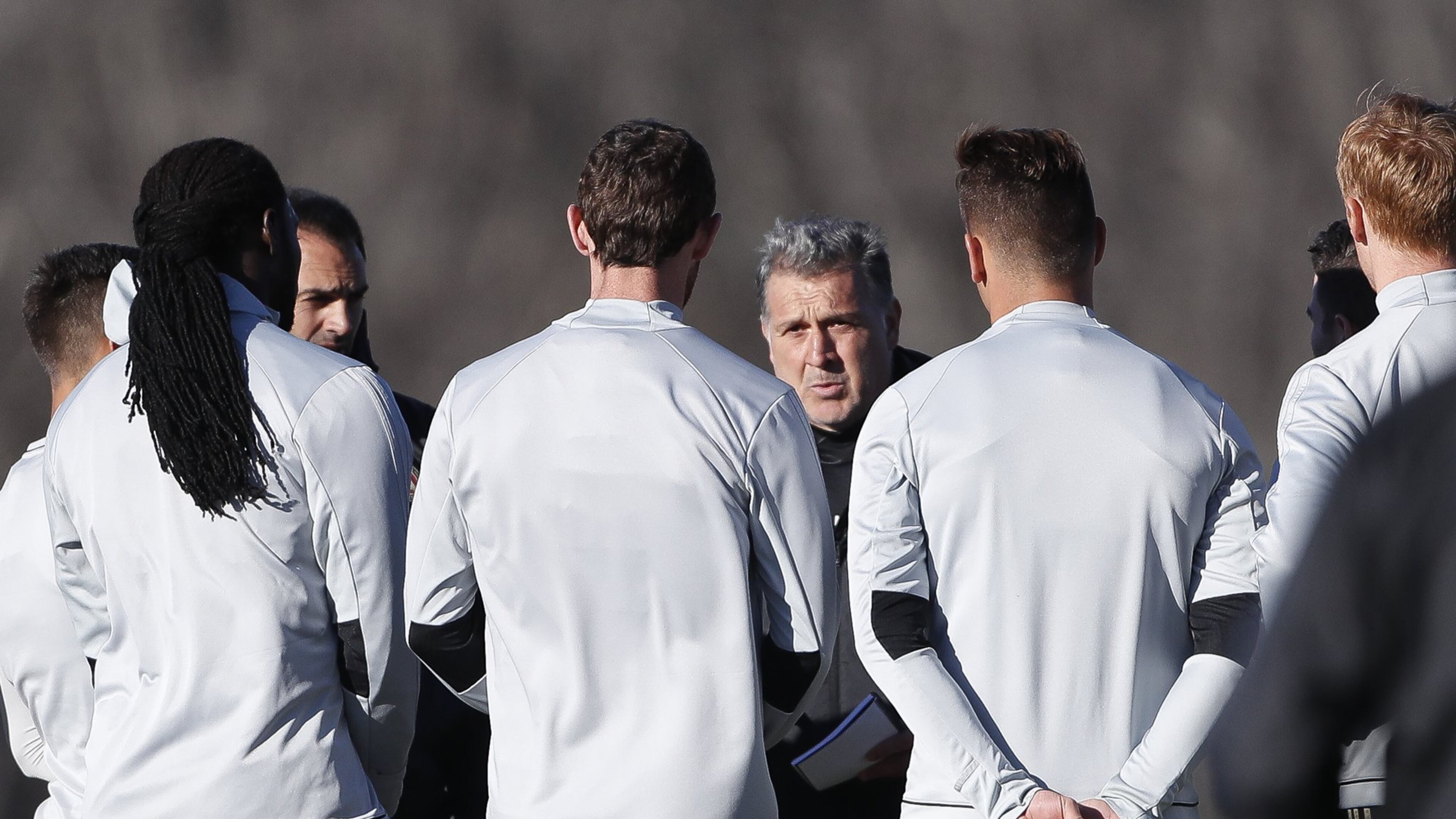 Atlanta United FC head coach Gerardo “Tata” Martino talks with his players during a soccer training session Thursday, Feb. 16, 2017 in Flowery Branch, Ga. Martino isn’t backing down from the high expectations that go with being the MLS expansion Atlanta United coach. As the former coach of the Argentina and Paraguay national teams, Martino knows more than a little about trying to satisfy a demanding fan base. (AP Photo/John Bazemore)