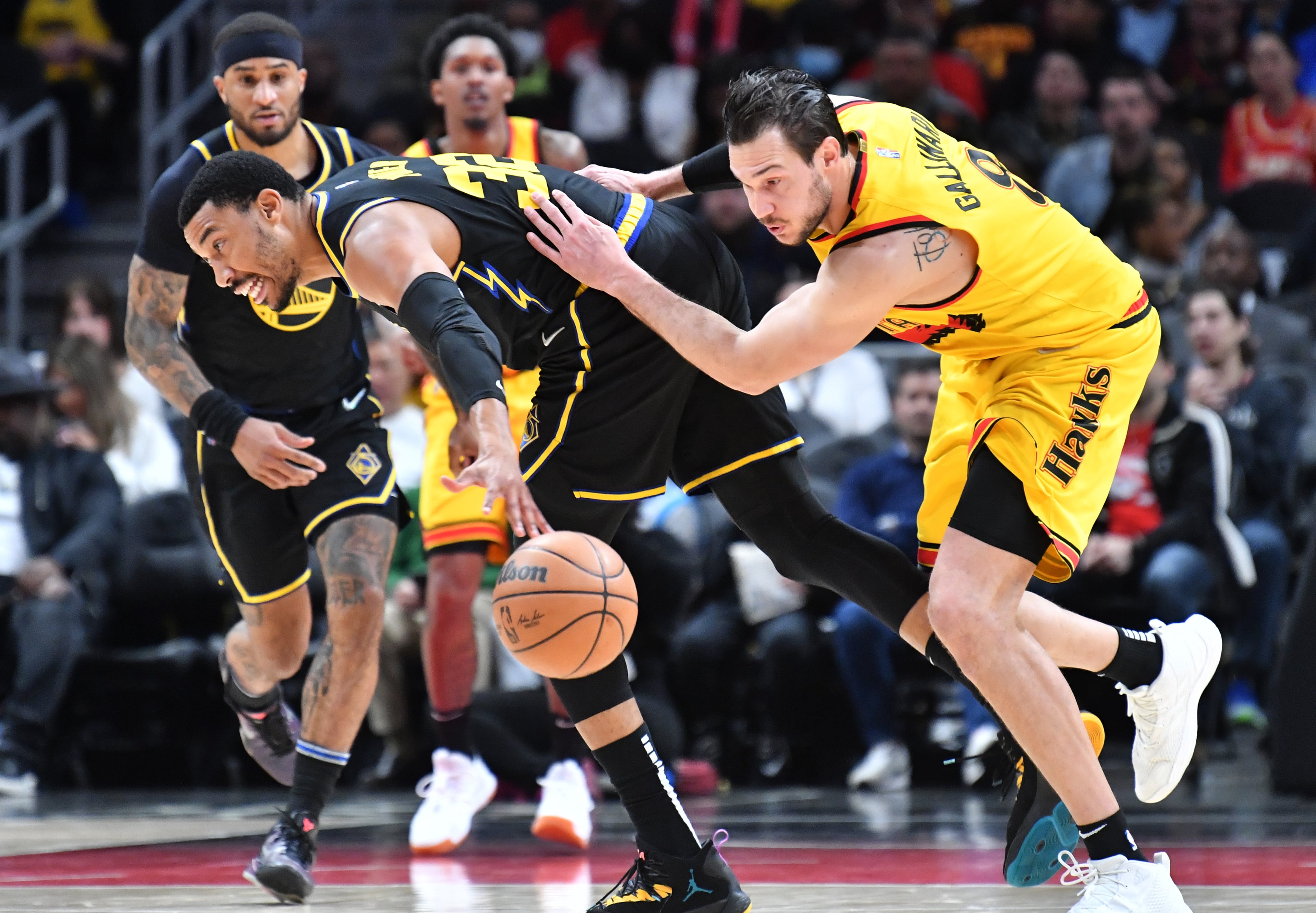 Golden State Warriors' forward Otto Porter Jr. (32) and Atlanta Hawks' forward Danilo Gallinari (8) fight for a loose ball during the first half in an NBA basketball game at State Farm Arena on Friday, March 25, 2022. (Hyosub Shin / Hyosub.Shin@ajc.com)
