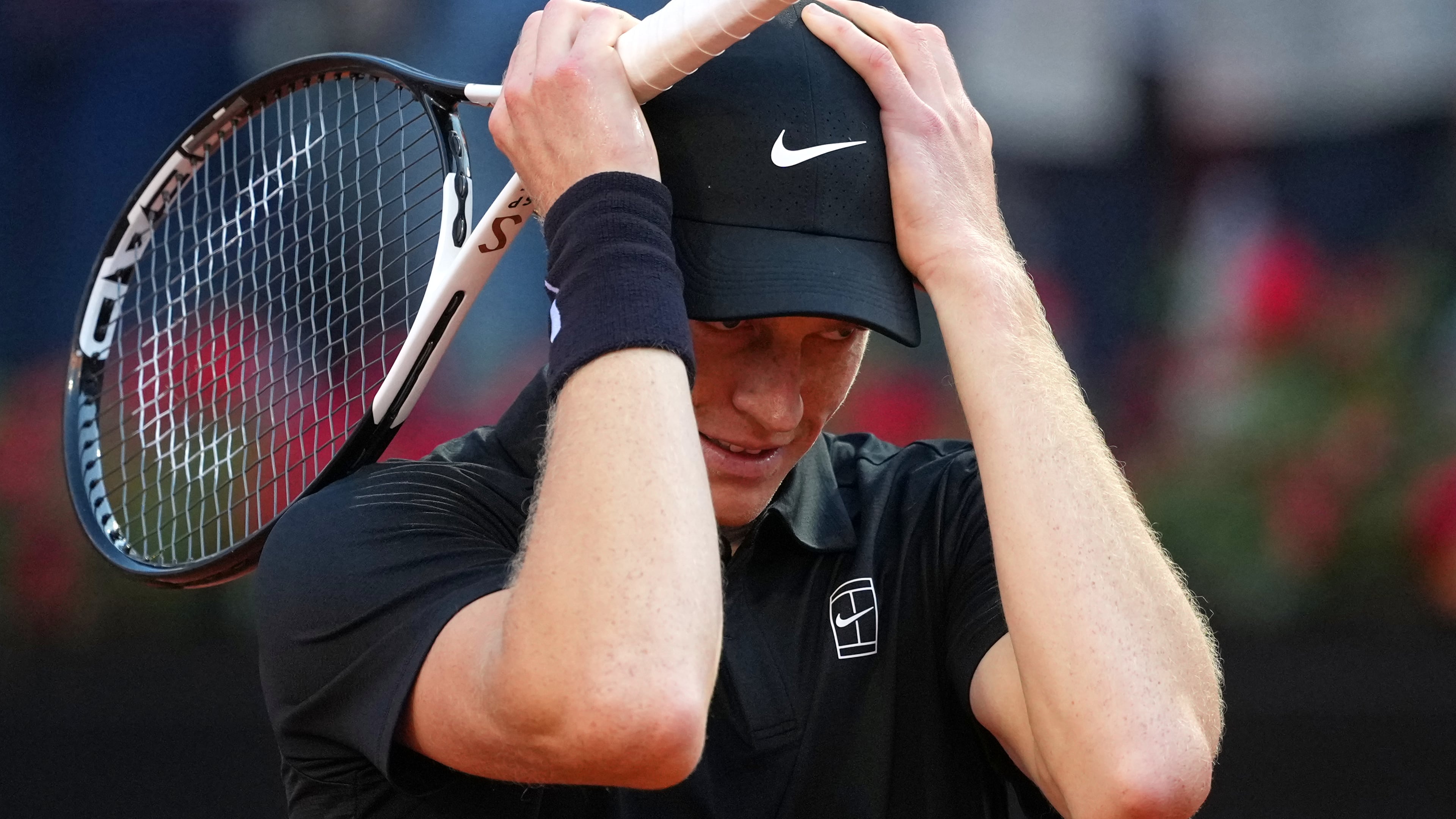 Jannik Sinner, of Italy, reacts after defeating Casper Ruud, of Norway, 6/4, 6/4 in the final match at the Italian Open tennis tournament, in Rome, Sunday, May 17, 2026. (AP Photo/Andrew Medichini)