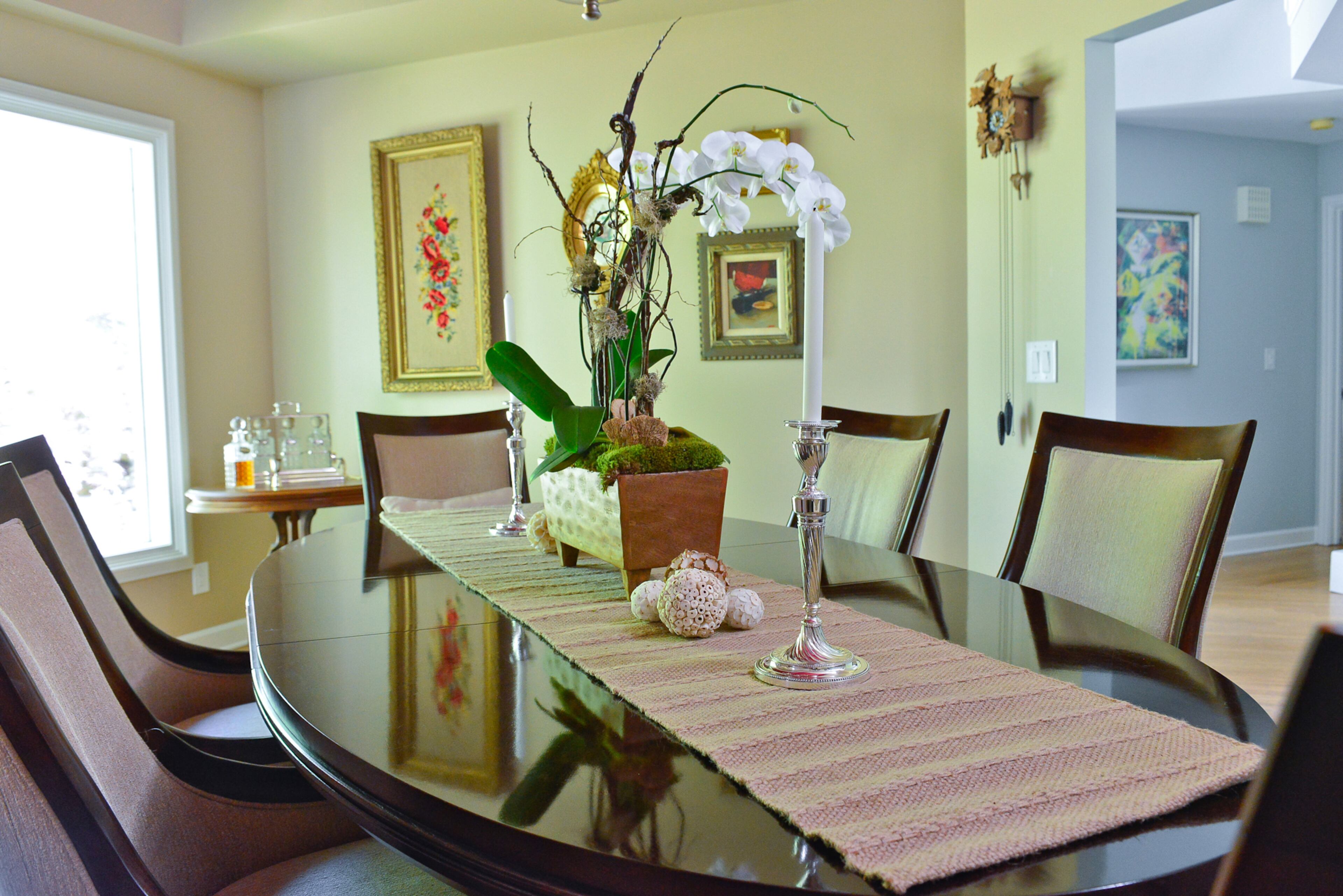 The house may be all modern in design, but homeowners Judy Mozen and Randy Urquhart have furnished it with a mix of modern and traditional pieces. In the dining room, the oval table and chairs are modern, but the silver candlesticks, crystal decanters and side table are traditional.