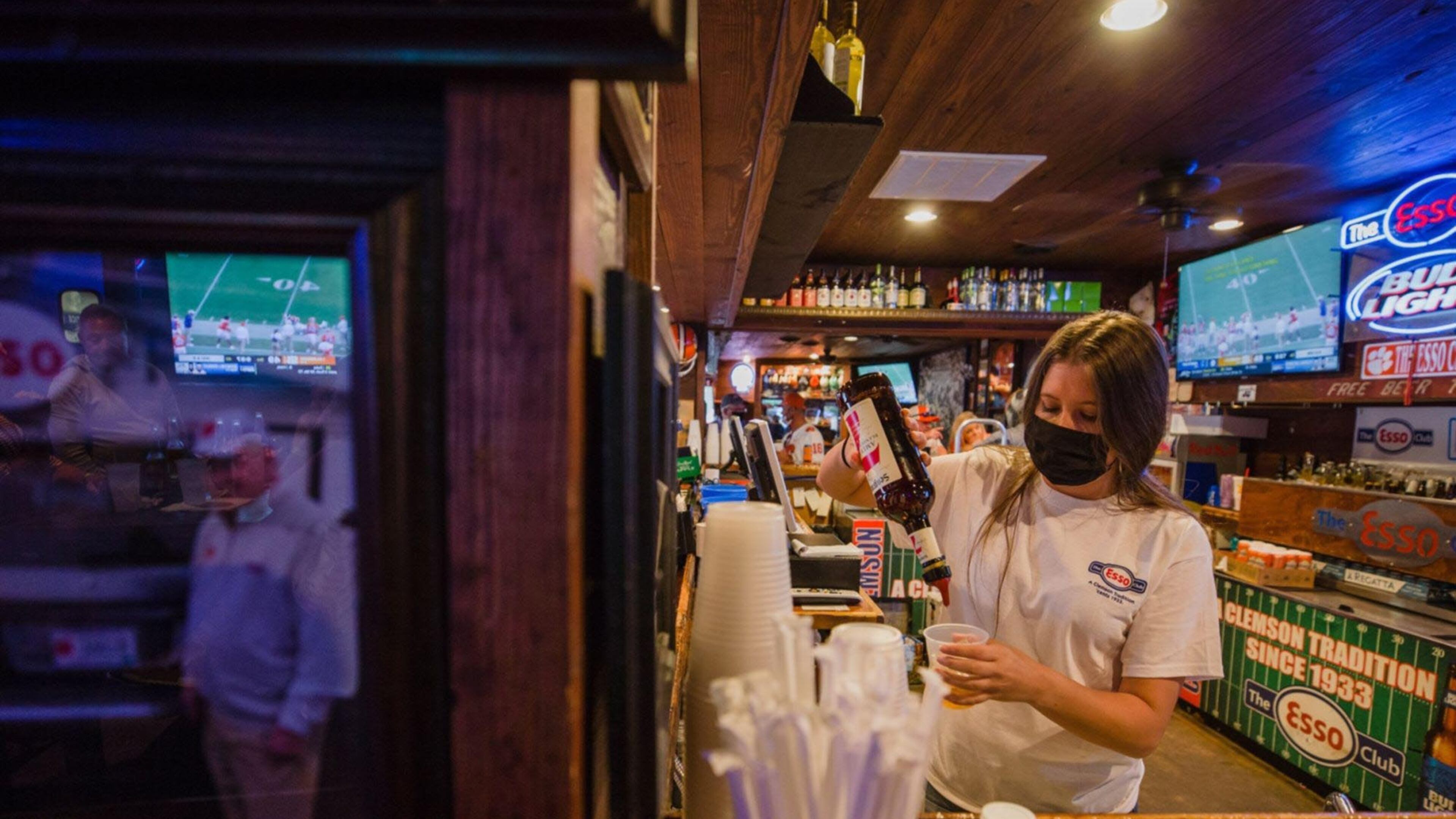 The Atlanta economy in January was still about 161,100 jobs shy of its level a year earlier, with many of the missing jobs in service industries that depend on in-person customers. (Bloomberg photo by Micah Greene).