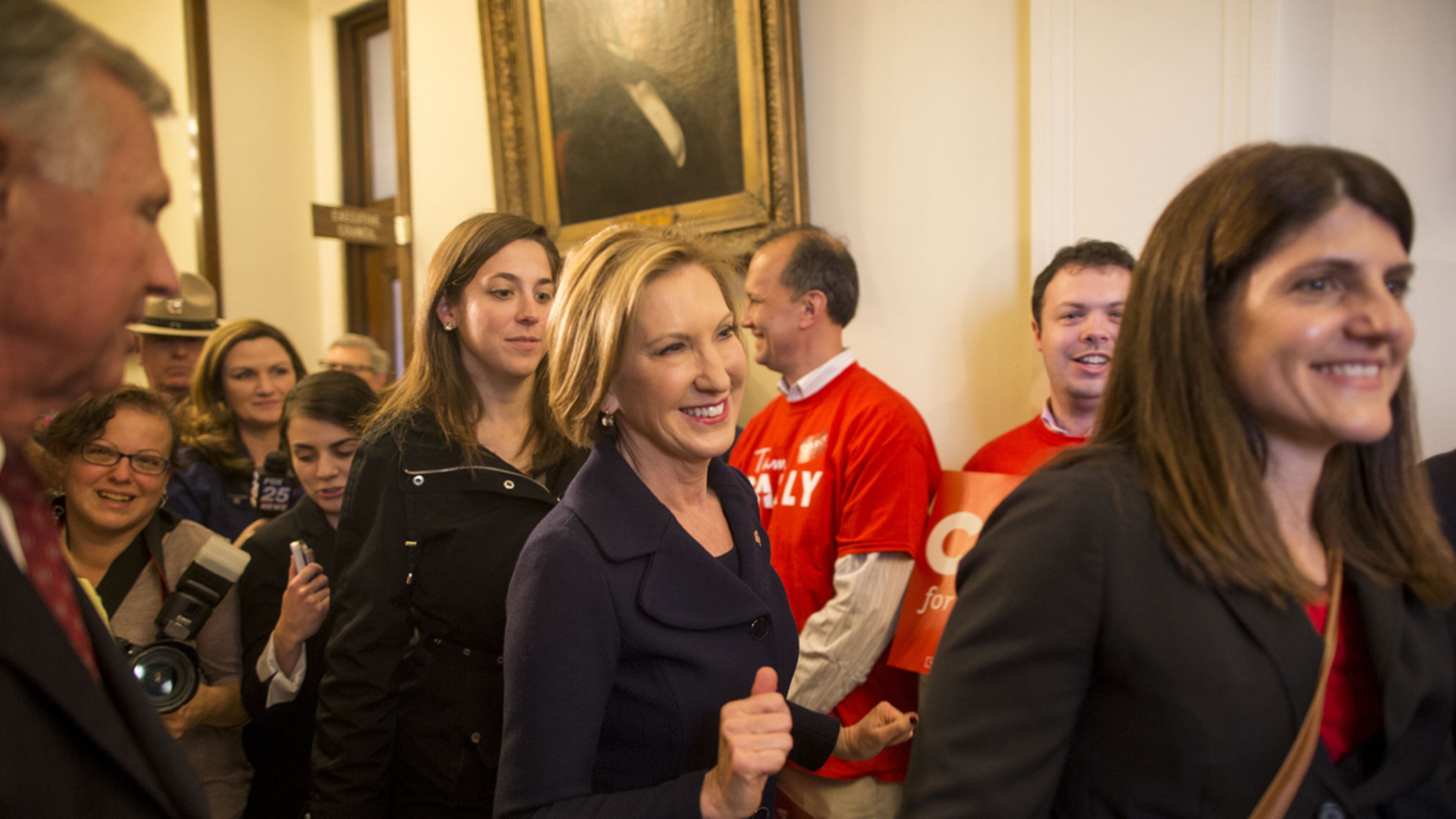 Republican Presidential candidate Carly Fiorina greets supporters after filing paperwork for the New Hampshire primary at the State House on November 5, 2015 in Concord, New Hampshire. Each candidate must file paperwork to be on the New Hampshire primary ballot, which will be held February 9, 2016.