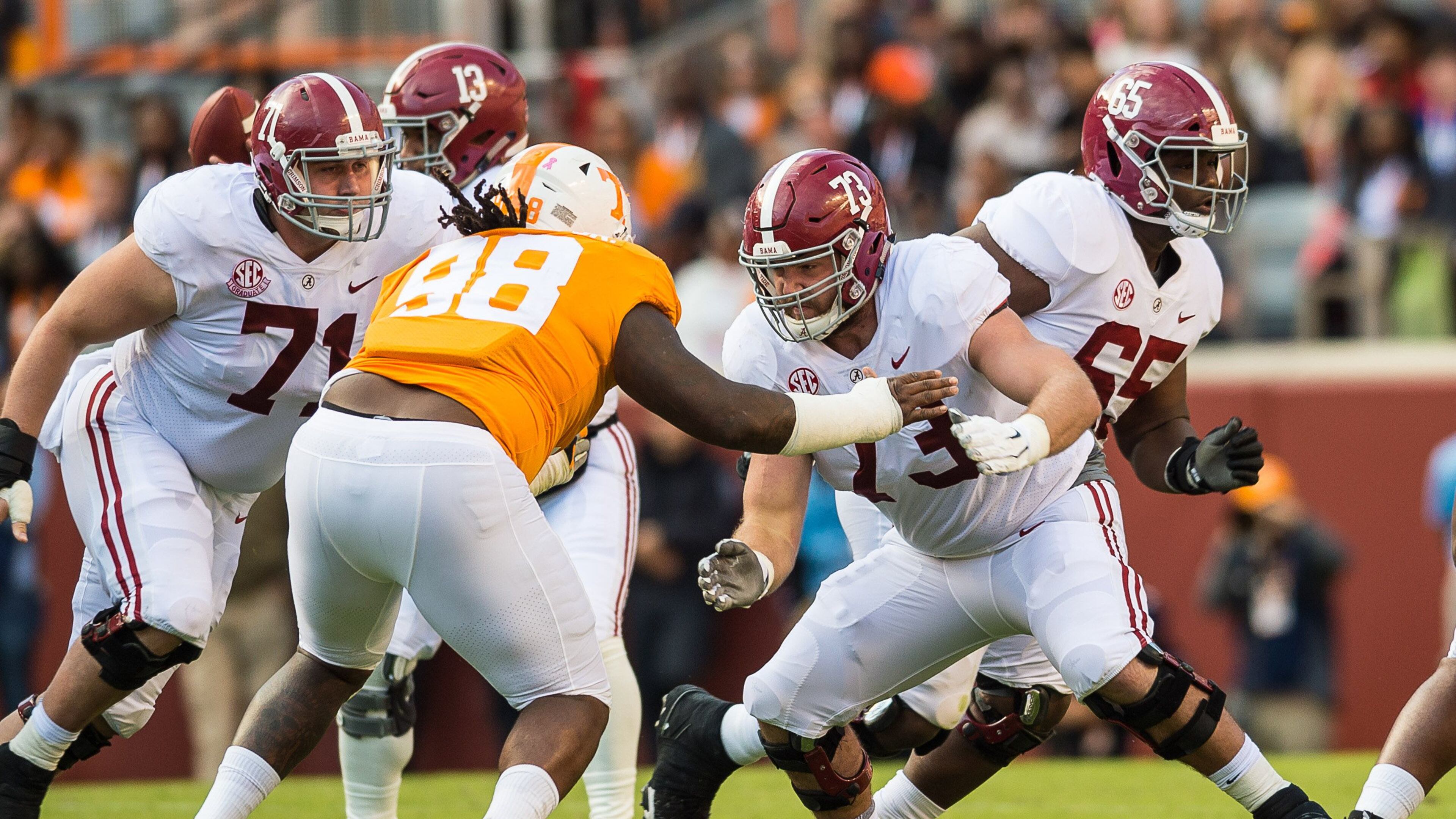 Alabama offensive lineman Jonah Williams prepares to block Tennessee defensive lineman Alexis Johnson Jr. during their game in 2018.