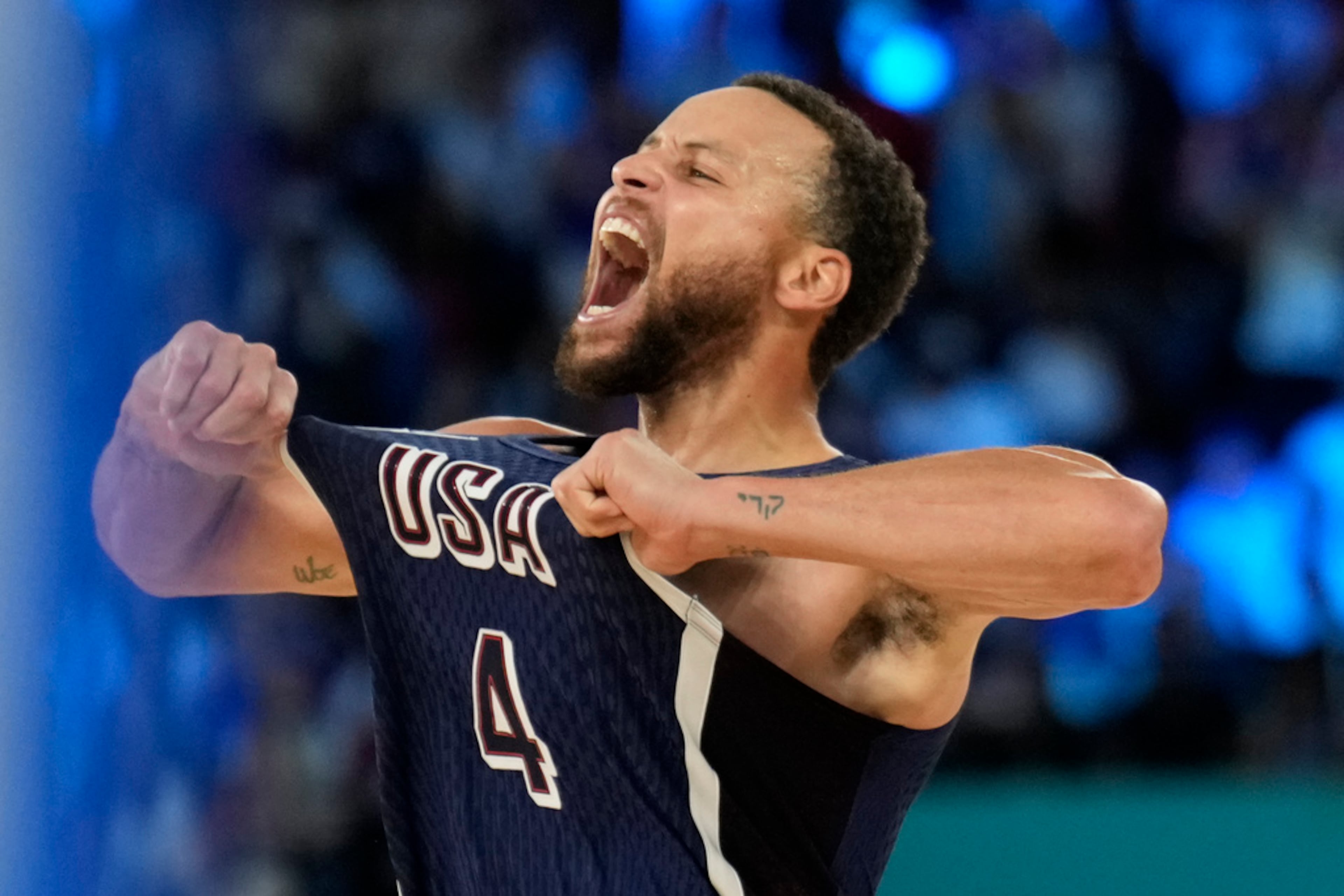United States' Stephen Curry (4) reacts after winning a men's gold medal basketball game against France at Bercy Arena at the 2024 Summer Olympics, Saturday, Aug. 10, 2024, in Paris, France. (AP Photo/Mark J. Terrill)