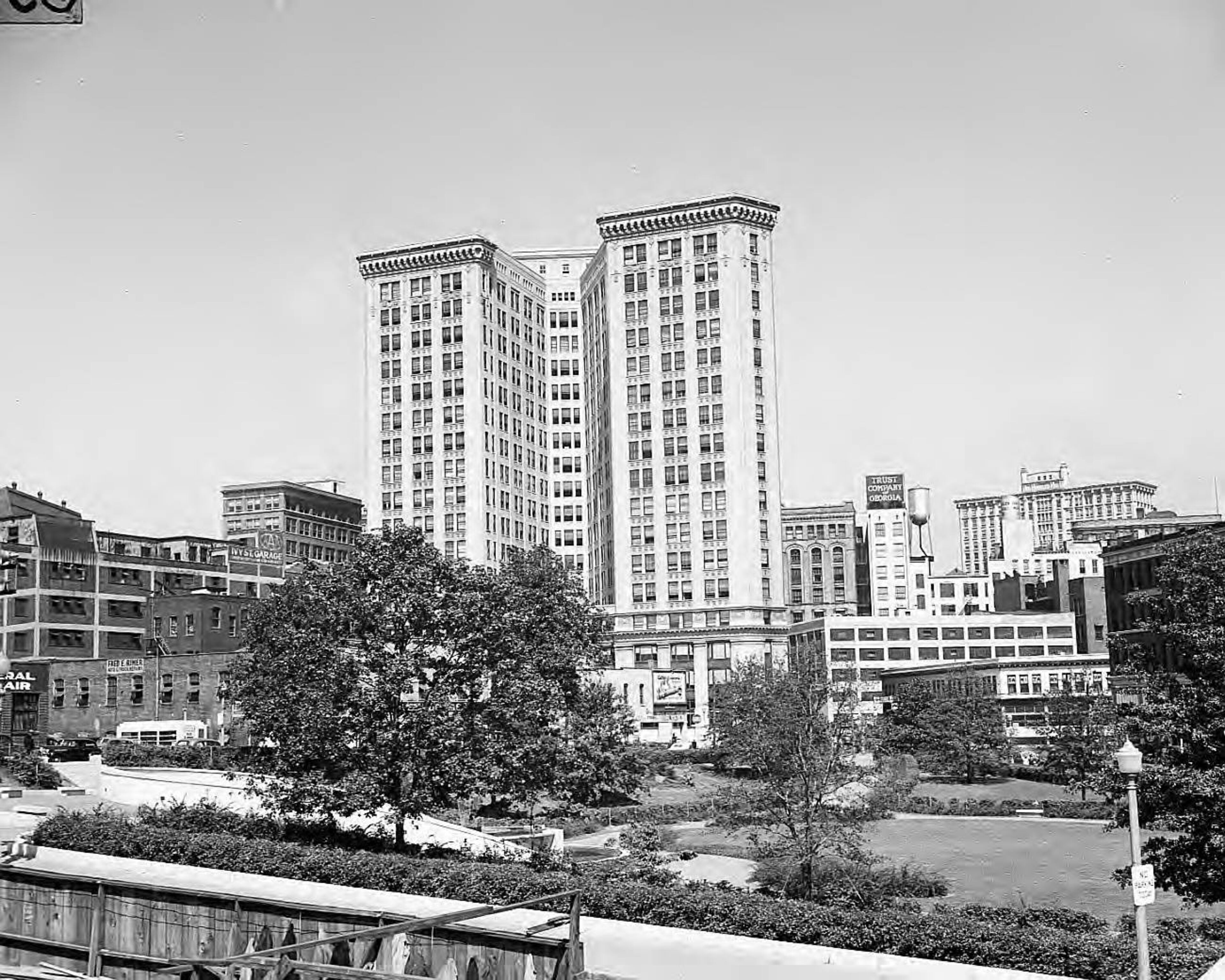Hurt Park in 1942. LBGPF3-115a, Lane Brothers Commercial Photographers Photographic Collection, 1920-1976. Photographic Collection, Special Collections and Archives, Georgia State University Library.