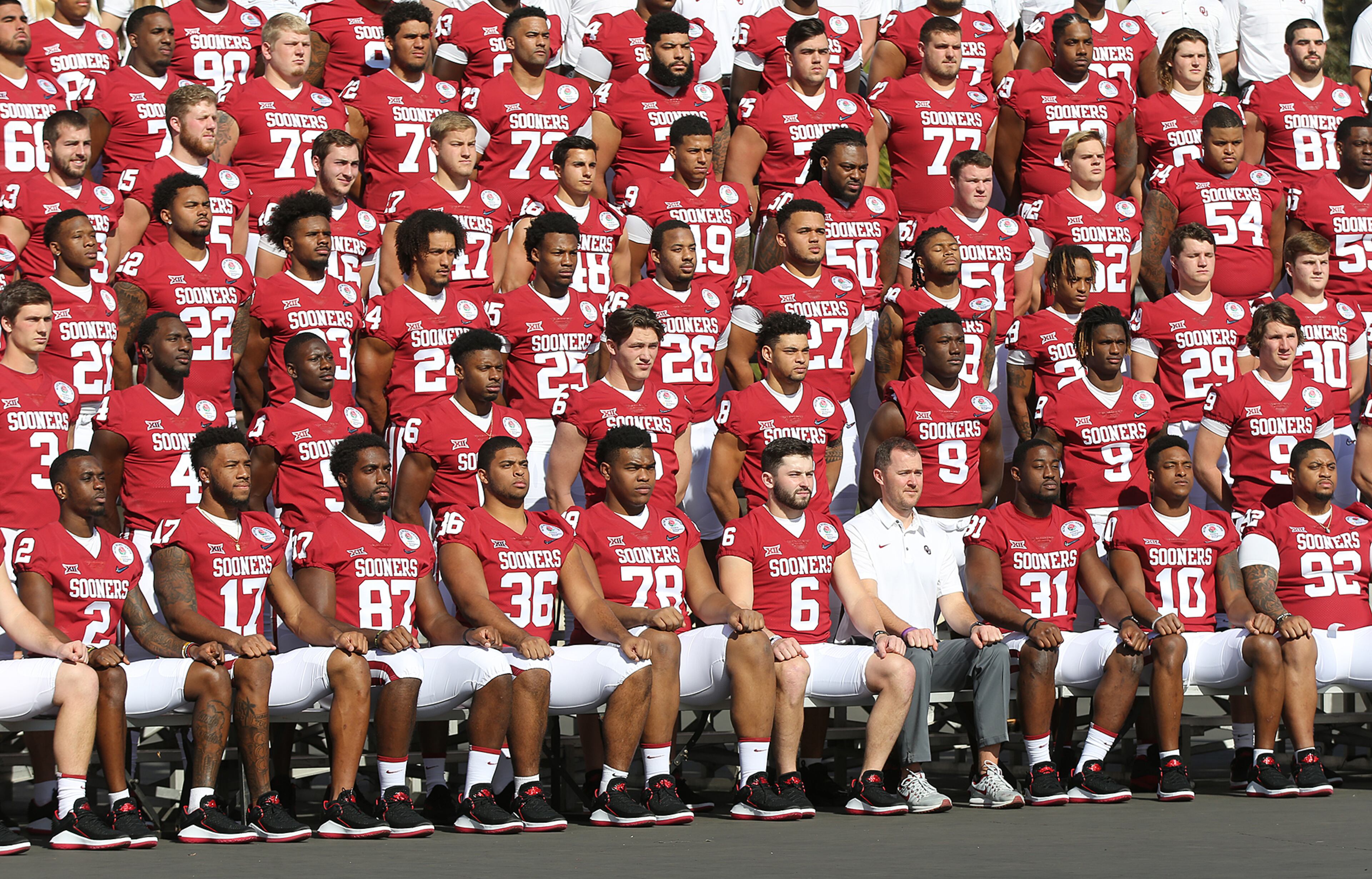 December 31, 2017 Pasadena: The Oklahoma football team poses for the official team photo at Rose Bowl Stadium on Sunday, December 31, 2017, in Pasadena. Curtis Compton/ccompton@ajc.com