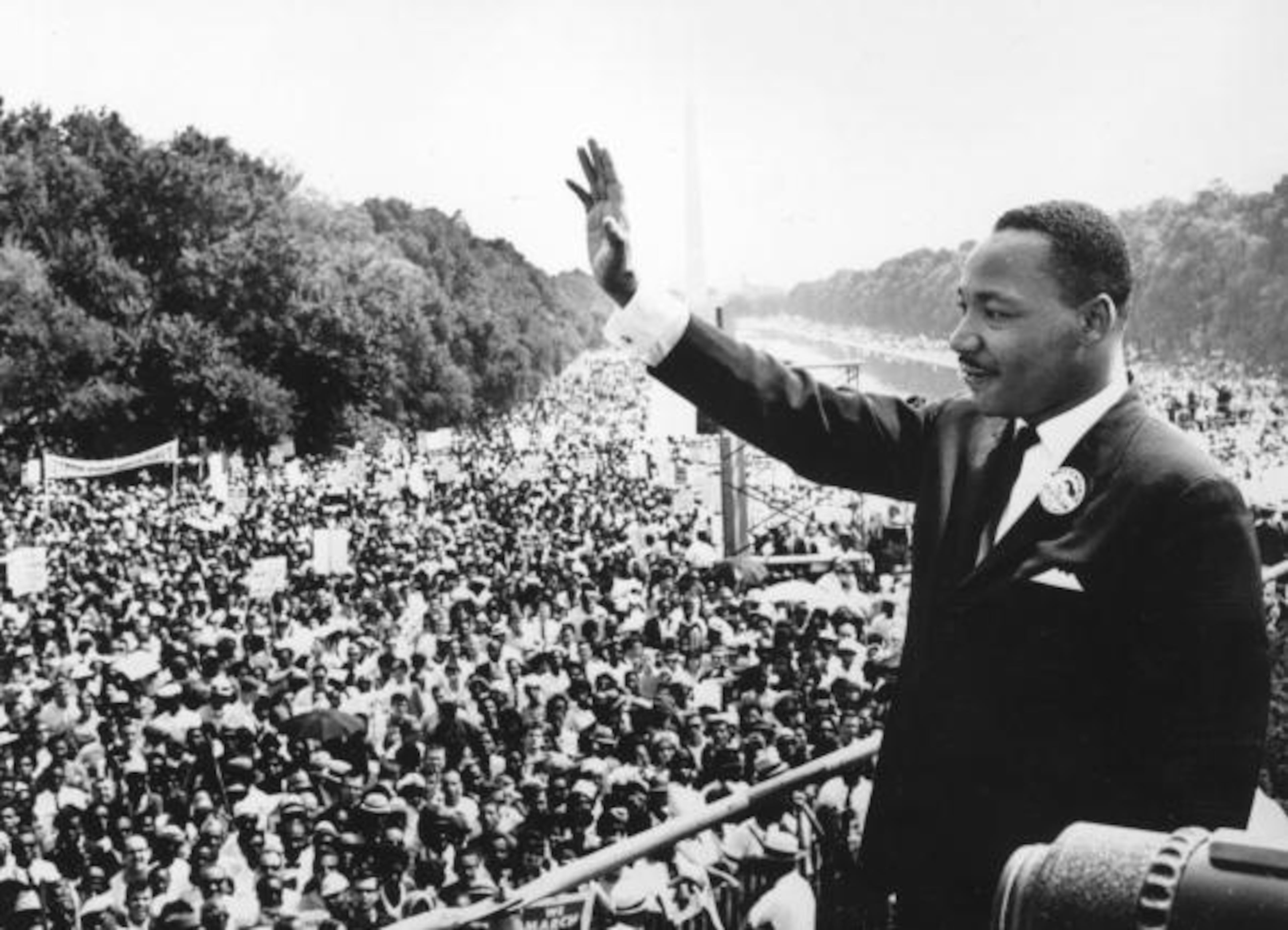 Black American civil rights leader Martin Luther King (1929 - 1968) addresses crowds during the March On Washington at the Lincoln Memorial, Washington DC, where he gave his 'I Have A Dream' speech. (Photo by Central Press/Getty Images)
