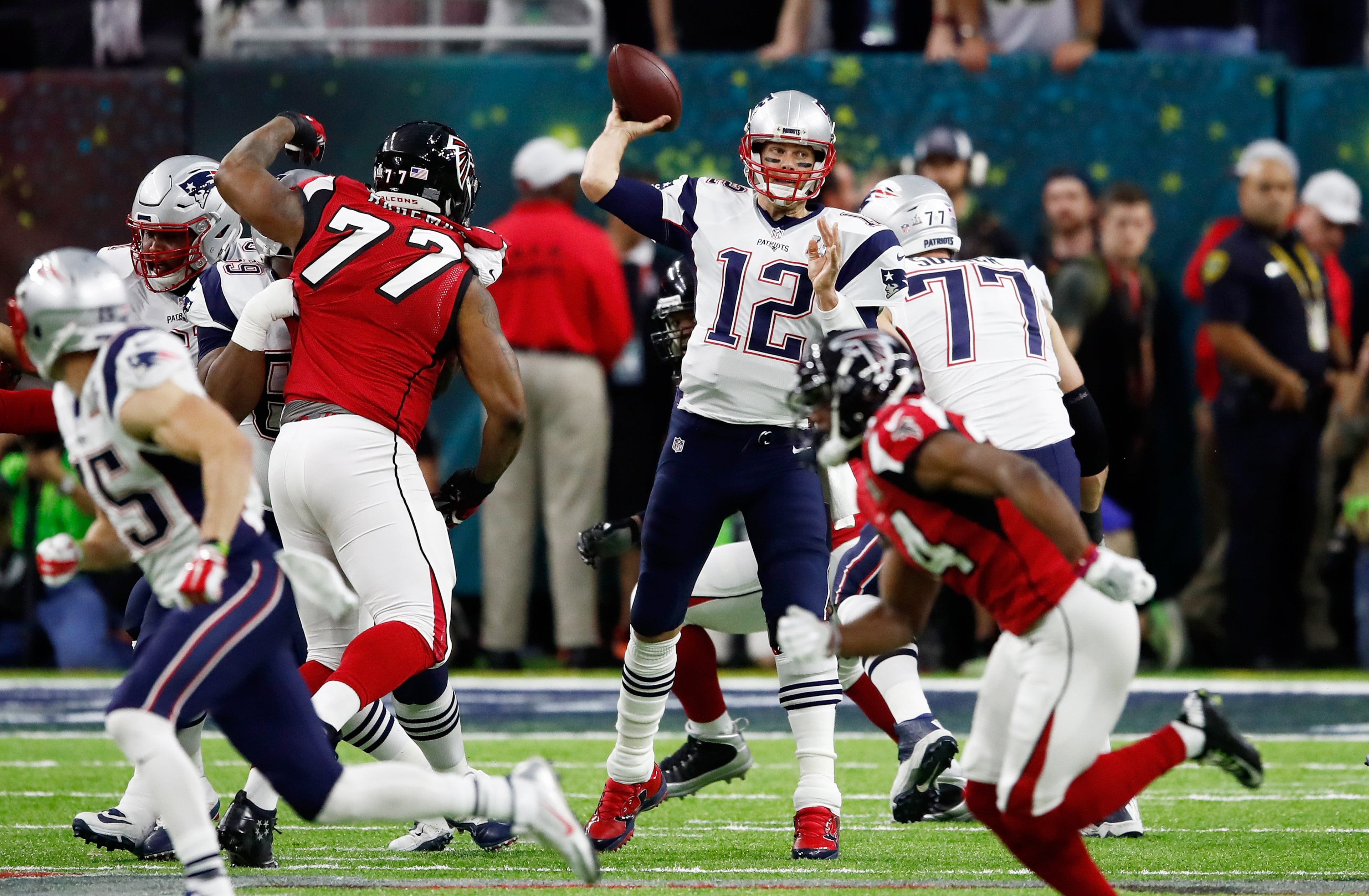 HOUSTON, TX - FEBRUARY 05: Tom Brady #12 of the New England Patriots throws a pass against the Atlanta Falcons during Super Bowl 51 at NRG Stadium on February 5, 2017 in Houston, Texas. (Photo by Gregory Shamus/Getty Images)