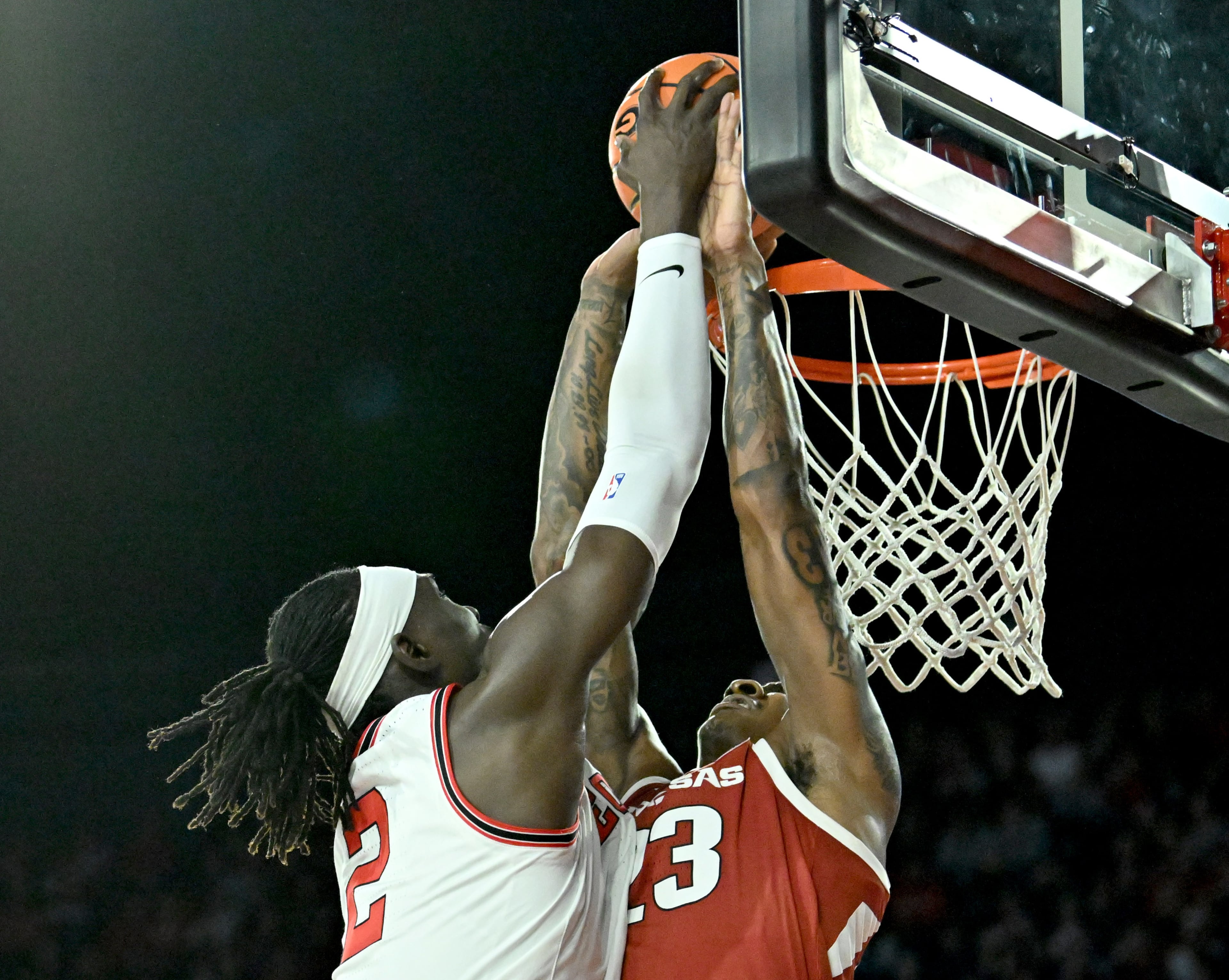 Georgia center Somto Cyril dunks the ball against Arkansas forward Nick Pringle during the first half in an NCAA college basketball game at Stegeman Coliseum, Saturday, Jan. 17, 2026, in Athens. (Hyosub Shin/AJC)