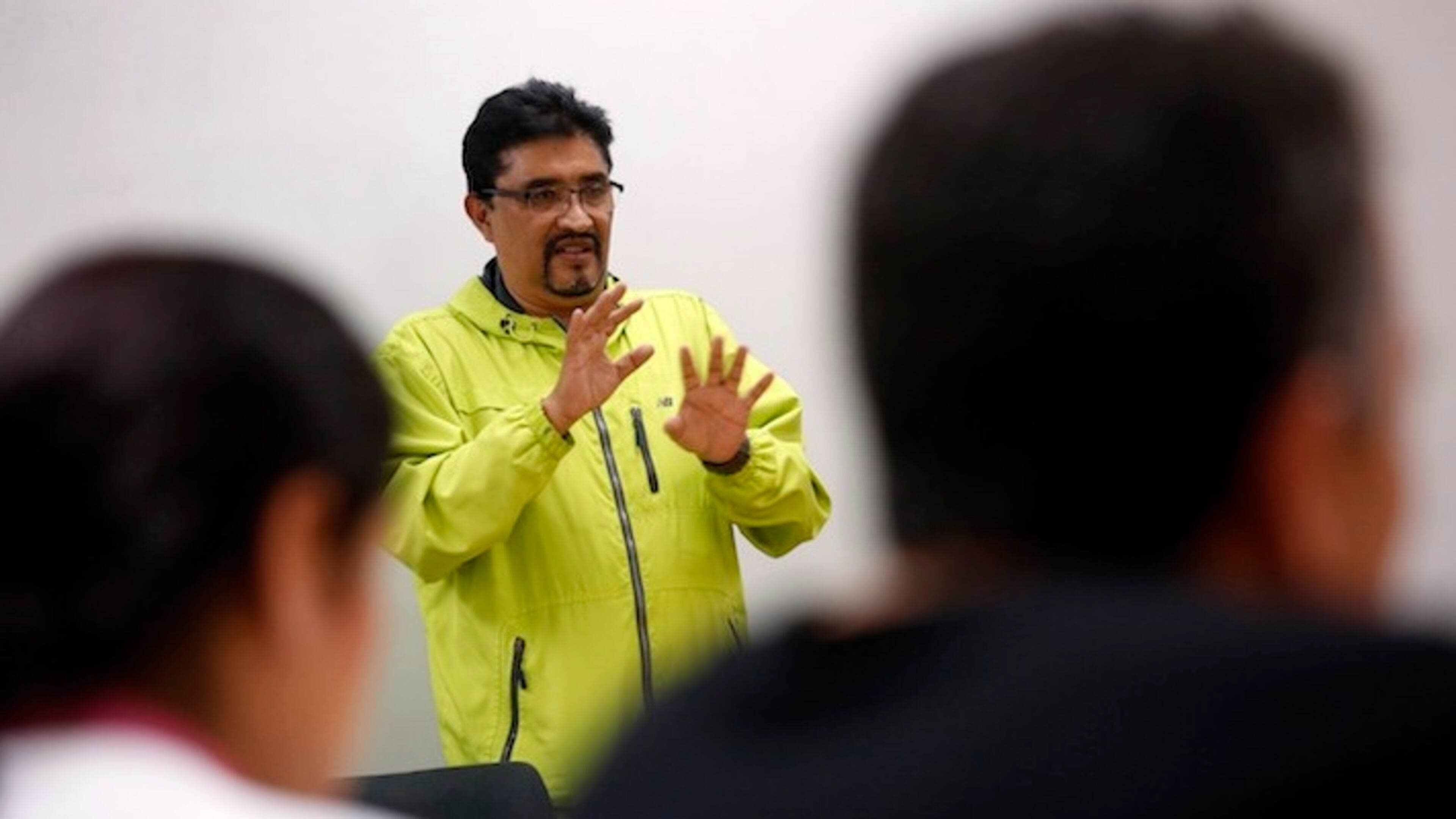 Tony Bernabe, an organizer for the Coalition for Humane Immigrant Rights of Los Angeles (CHIRLA), oversees an immigration Know Your Rights workshop at the CHIRLA offices on March 16, 2017 in Los Angeles. (Genaro Molina/Los Angeles Times/TNS)