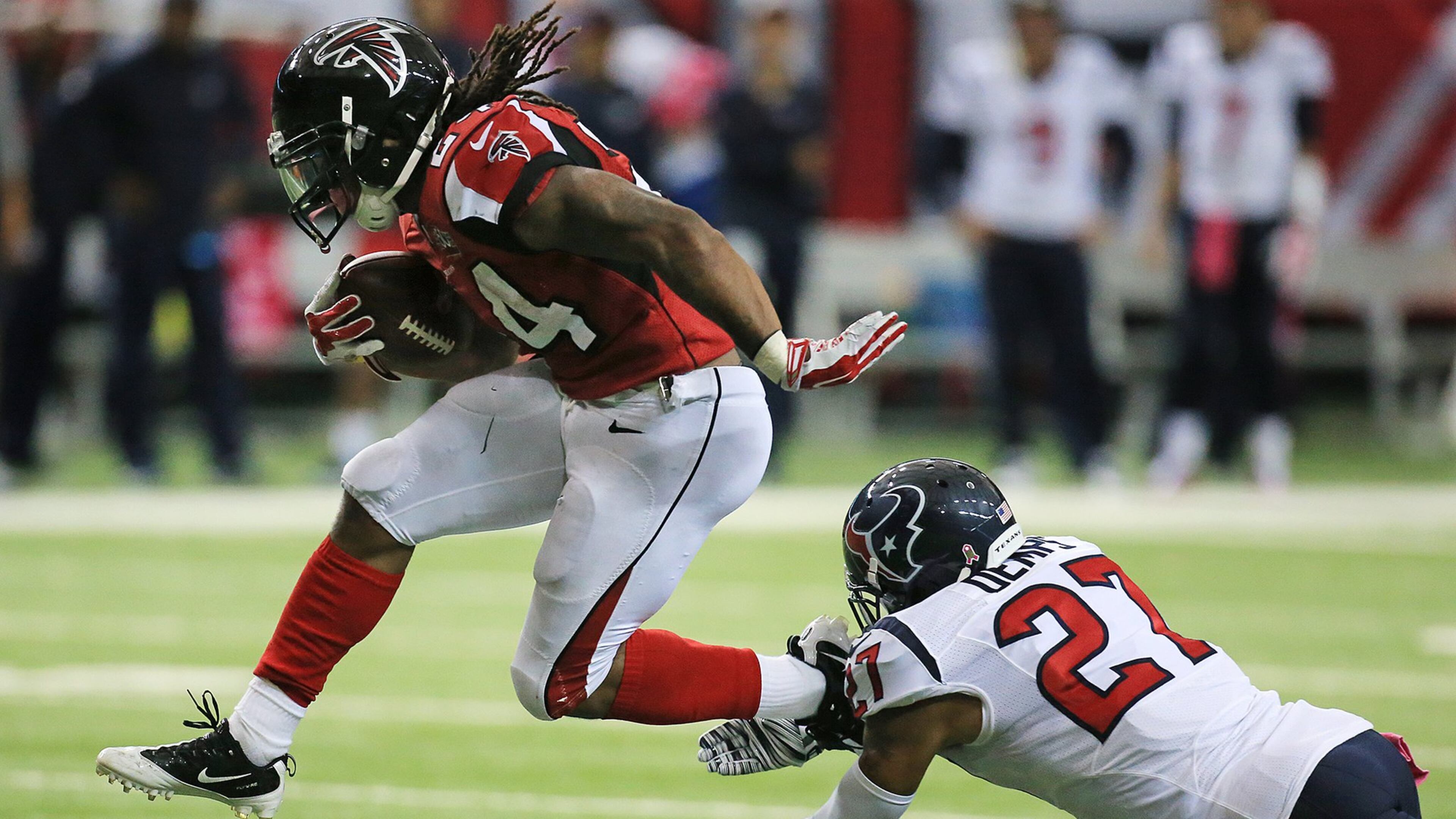 100415 ATLANTA: Falcons running back Devonta Freeman breaks a tackle attempt by Texans safety Quintin Demps on his way to the endzone for his second touchdown of the day and a 14-0 lead during the second quarter in a football game on Sunday, Oct. 4, 2015, in Atlanta. Curtis Compton / ccompton@ajc.com