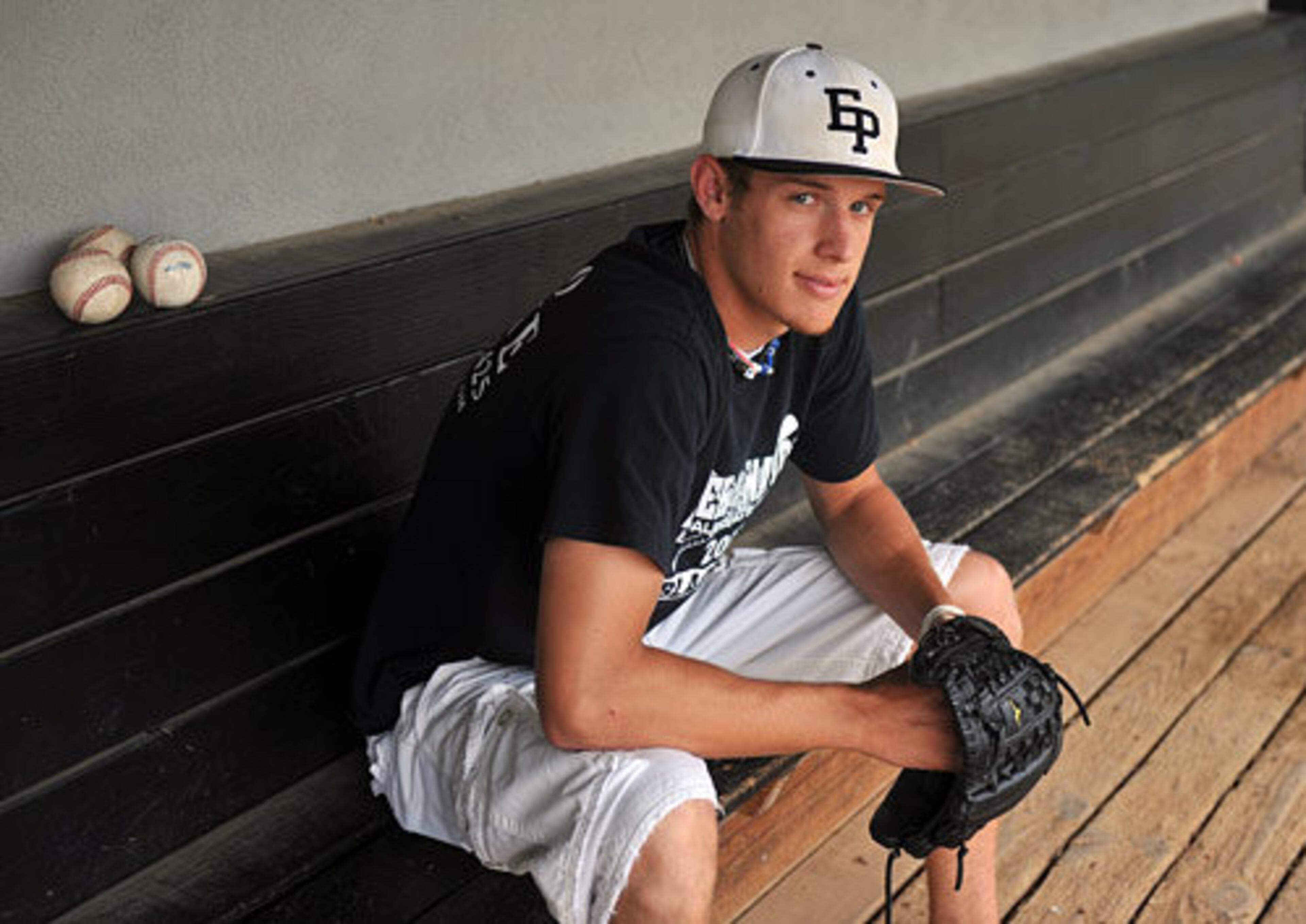 ZACK WHEELER, RHP, East Paulding - Wheeler bats and throws right. Height: 6-3. Weight: 180. Scouting report: Wheeler has plenty of fastball and does show a plus breaking ball at times. Because of some delivery issues, his command can be spotty, but he's an excellent athlete with terrific poise and makeup.- MLB.com