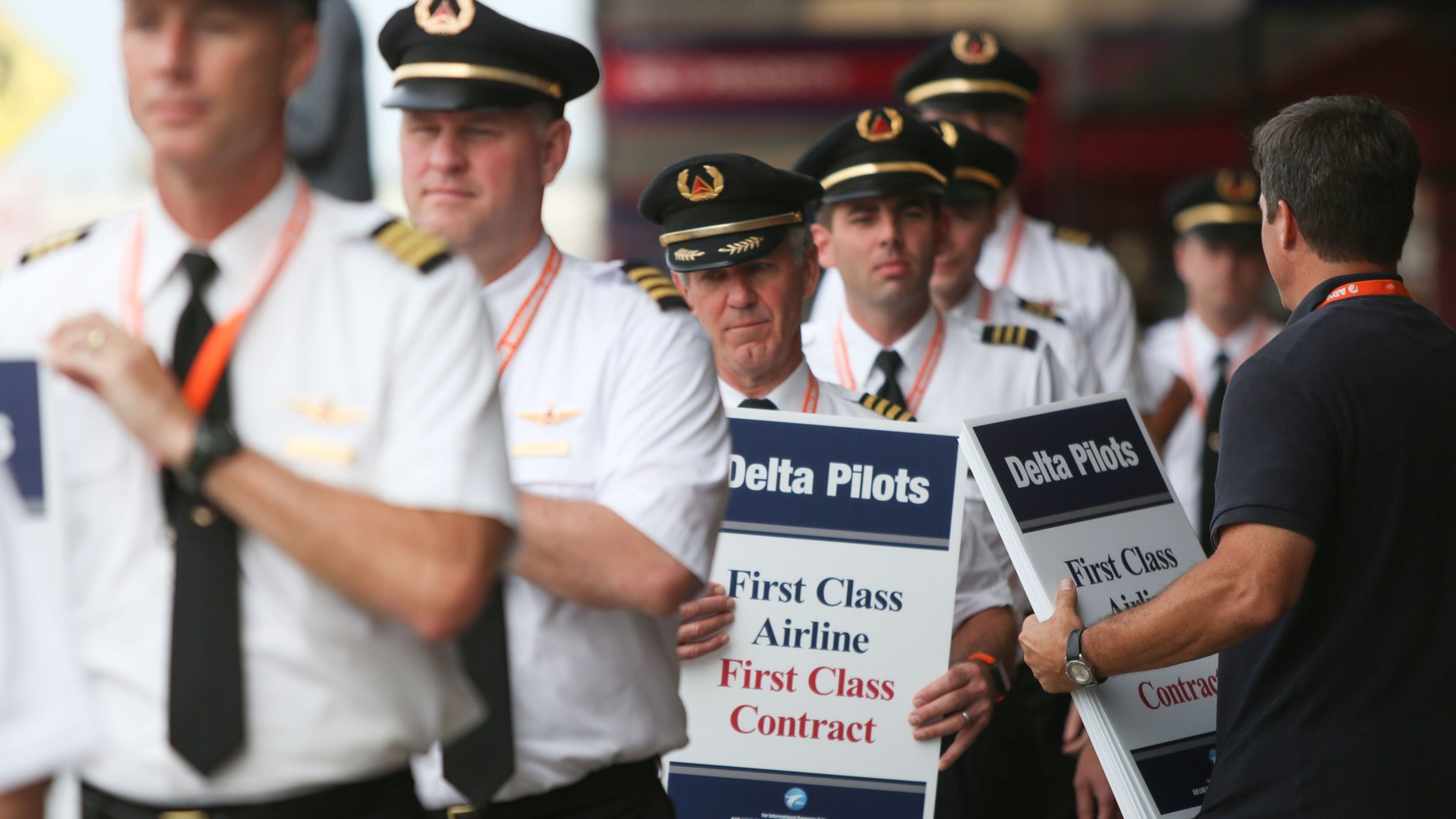 Delta pilots conducted informational picketing at Hartsfield-Jackson International recently. EMILY JENKINS/ EJENKINS@AJC.COM