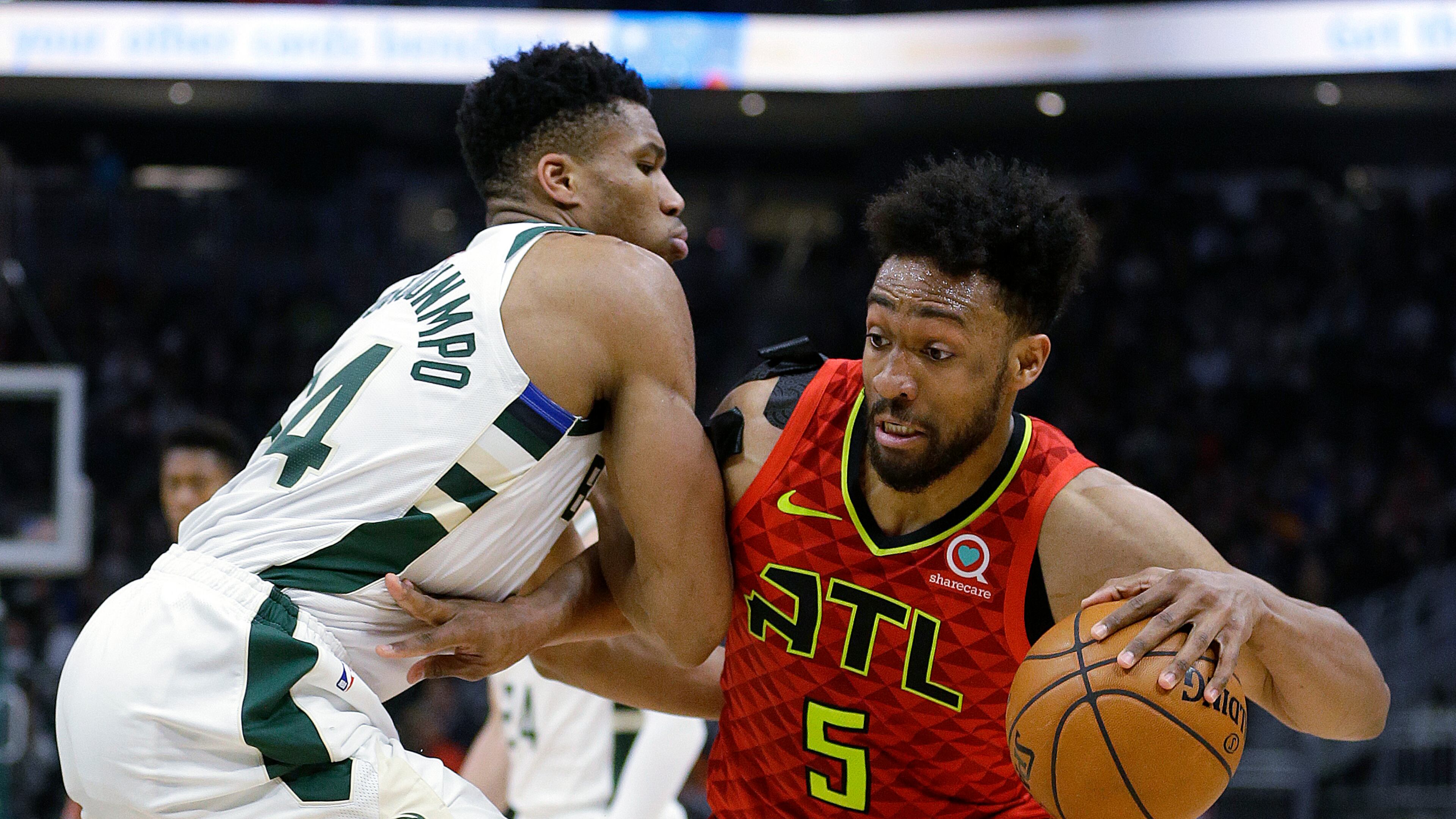 Hawks' Jabari Parker drives to the basket against Milwaukee Bucks' Giannis Antetokounmpo. (AP Photo/Aaron Gash)