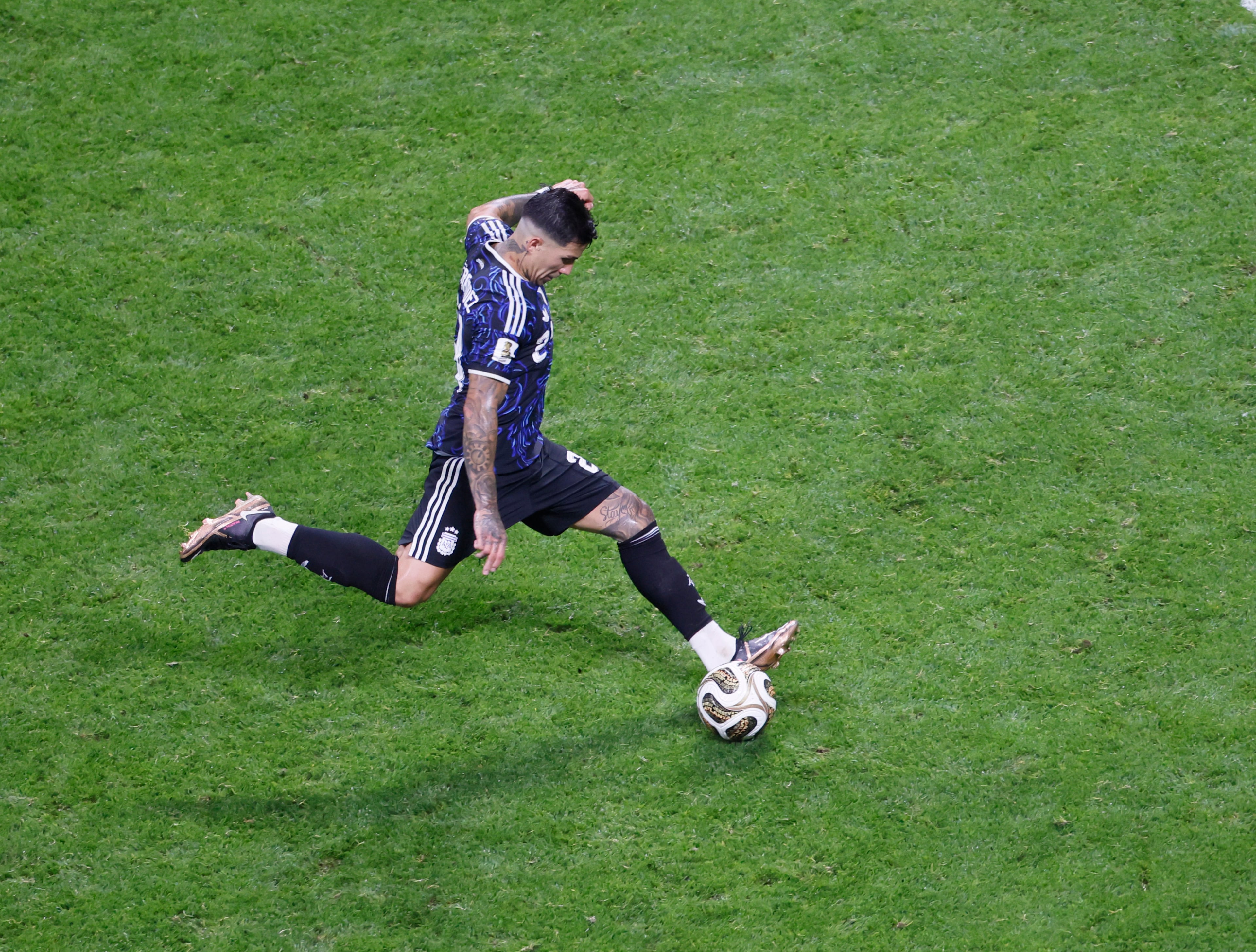Argentina's Enzo Fernandez scores goal to tie game during second half of Argentina vs. England FIFA World Cup Semifinal match at Atlanta Stadium (Mercedes-Benz Stadium) on Wednesday, July 15, 2026. (Miguel Martinez/AJC)