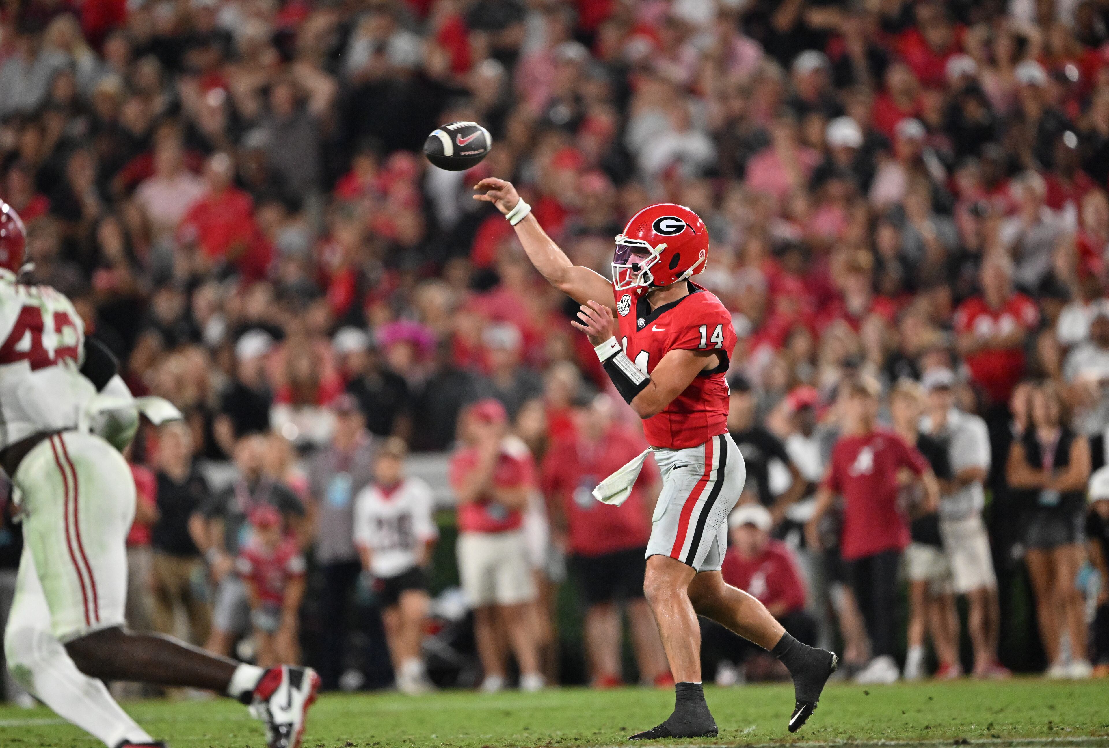 Georgia quarterback Gunner Stockton (14) gets off a pass during the second half in an NCAA football game at Sanford Stadium, Saturday, September 27, 2025, in Athens. Alabama won 24-21 over Georgia. (Hyosub Shin / AJC)