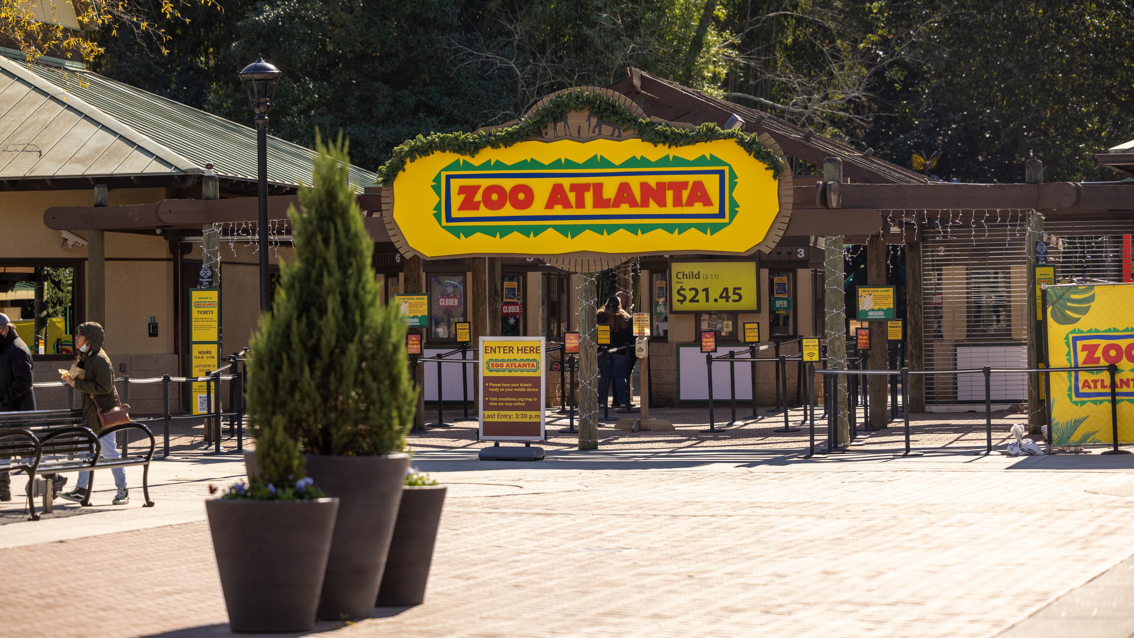 Entrance and ticketing area to Zoo Atlanta on November 17, 2022