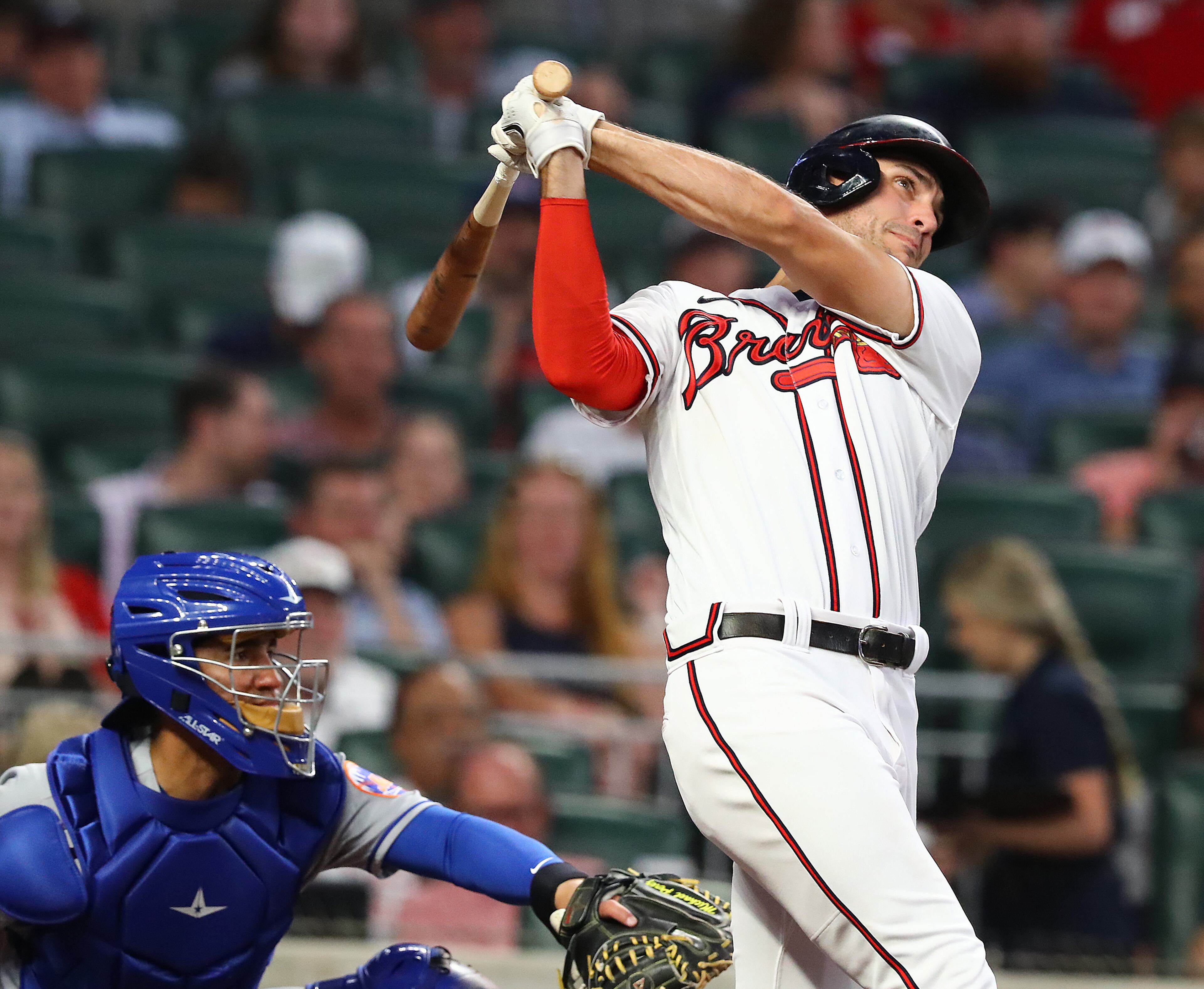 Braves first baseman Matt Olson hits a 2-RBI home run to take a 3-0 lead over the New York Mets during the fourth inning in a MLB baseball game on Tuesday, August 16, 2022, in Atlanta. “Curtis Compton / Curtis Compton@ajc.com