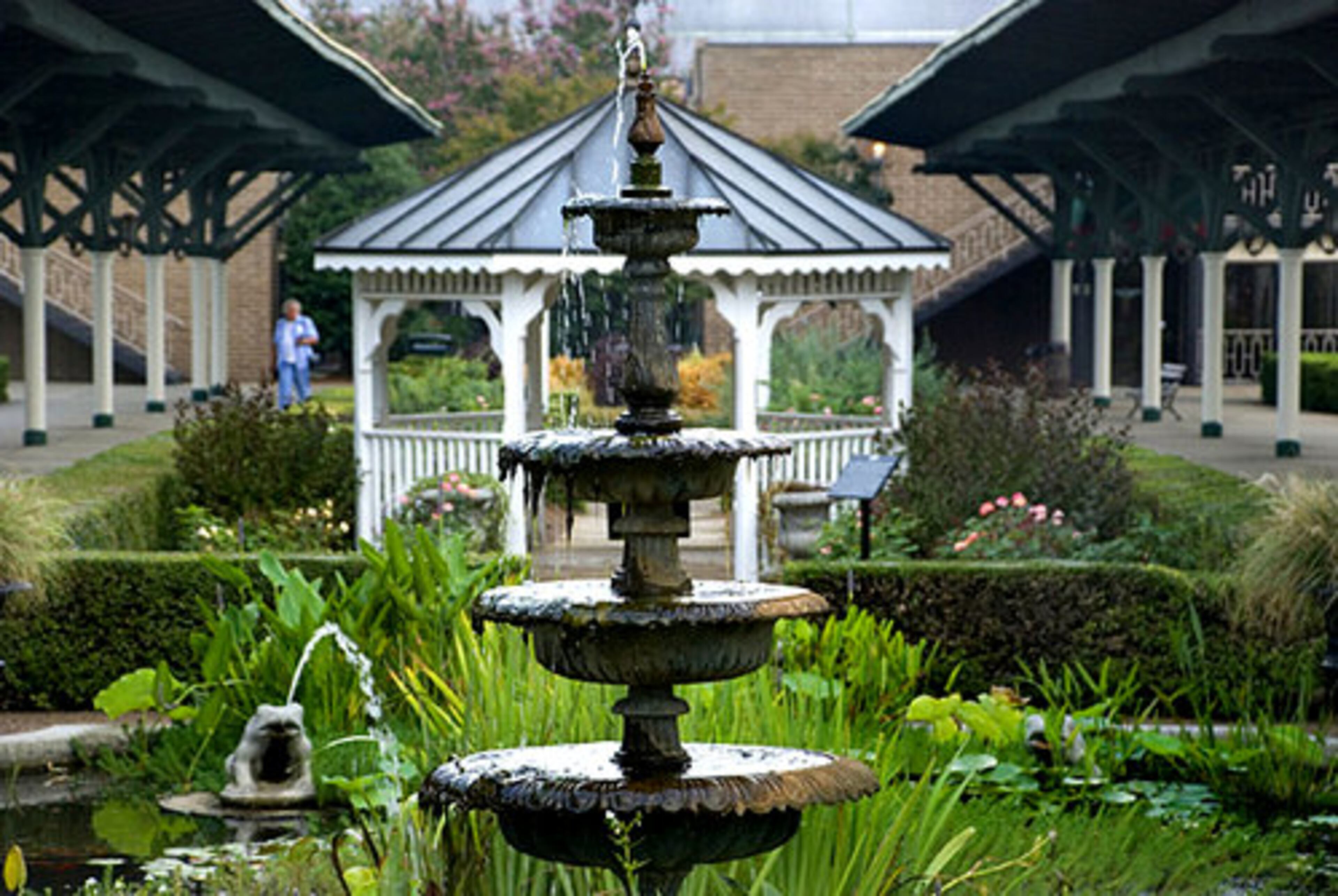 The Gardens at the Chattanooga Choo Choo is a busy spot. A trolley car travels the tracks behind the station for $1 per ride, and shops line the gardens in the former rail concourse. You can buy ice cream, coffee and other treats and just enjoy the grounds.