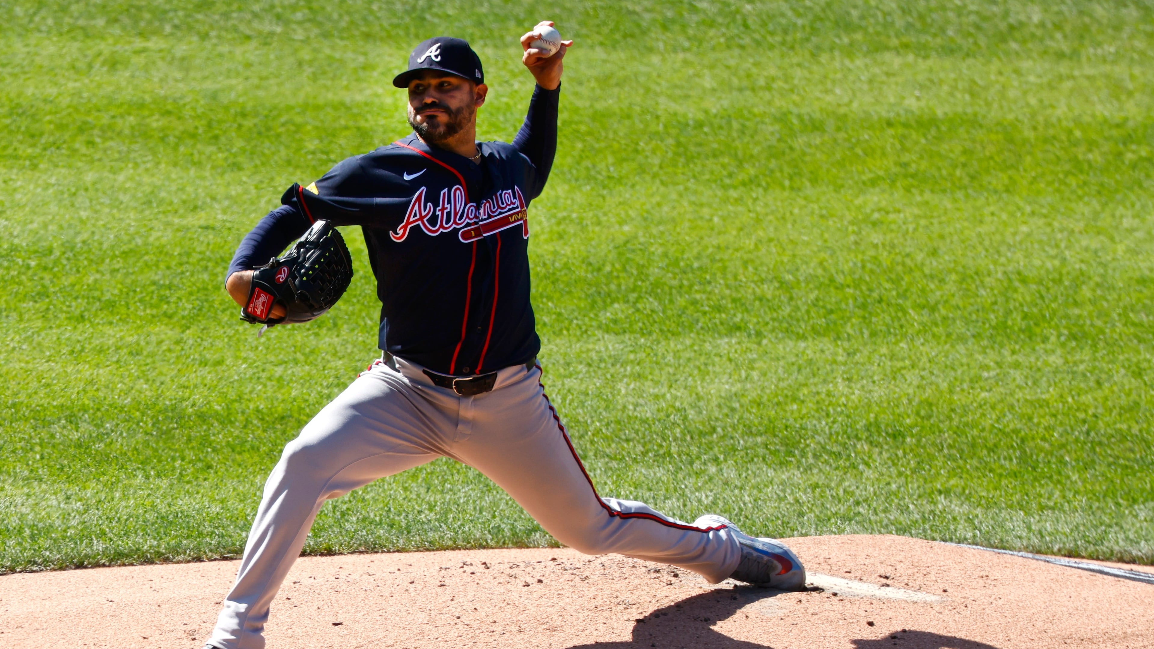 Atlanta Braves pitcher Martín Pérez throws during the first inning of a baseball game against the New York Mets, Saturday, June 13, 2026, in New York. (AP Photo/Noah K. Murray)