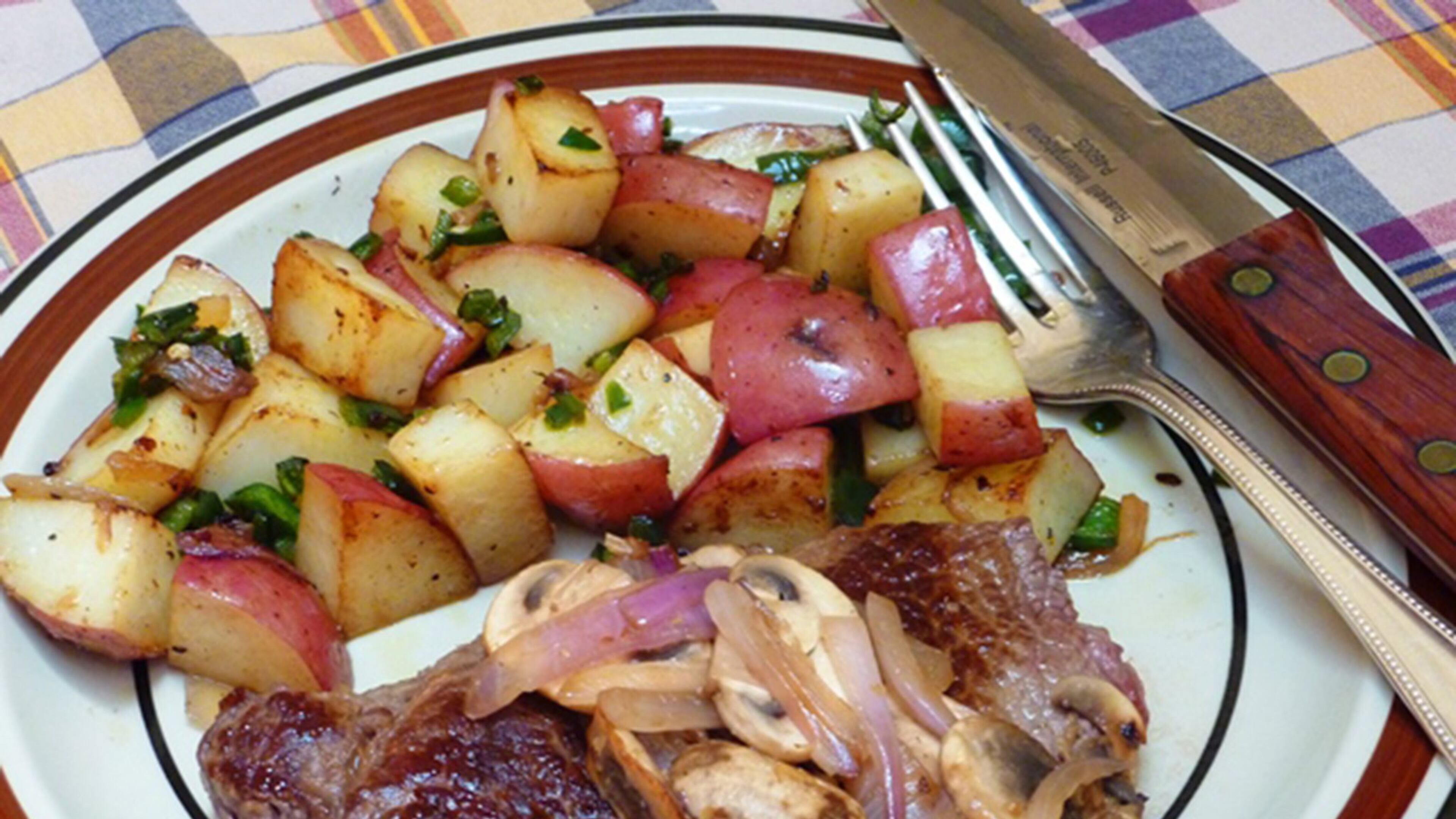 Garlic steak (Linda Gassenheimer/TNS)