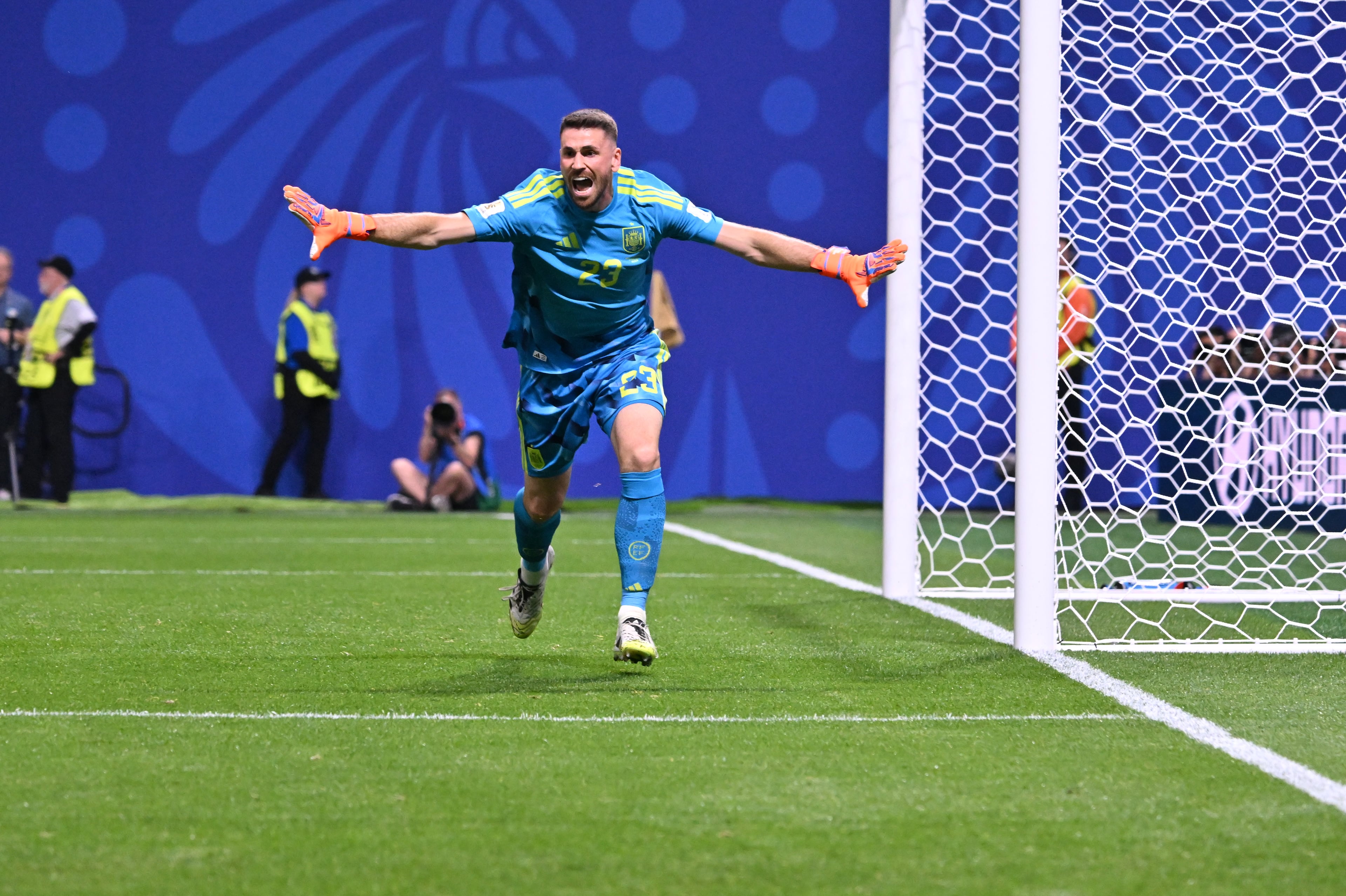 Spain goalkeeper Unai Simon (23) calls off his teammates during first half of Spain vs. Cape Verde Group H match at Atlanta Stadium (Mercedes-Benz Stadium) on Monday, June 15, 2026. (Hyosub Shin/AJC)