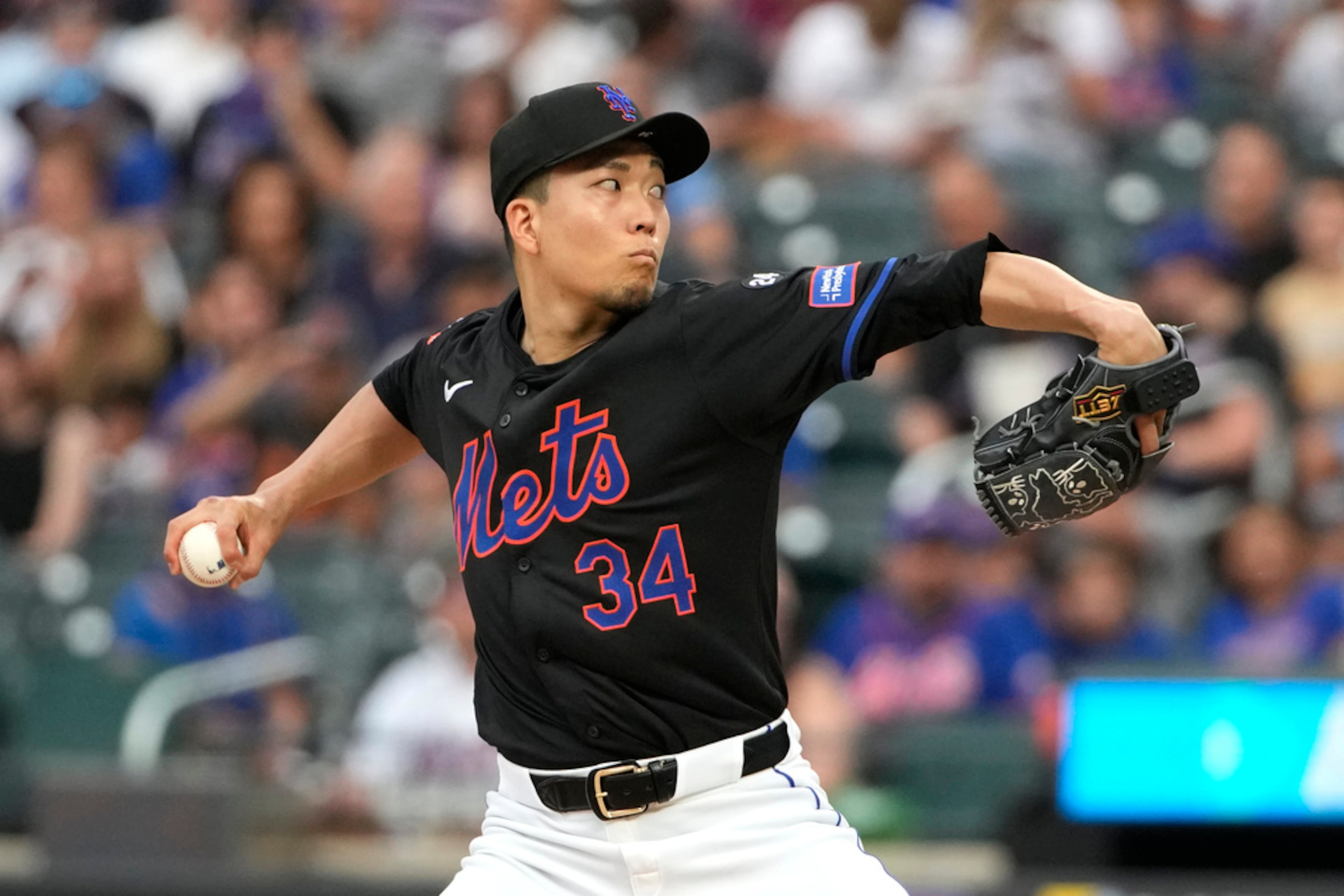 New York Mets' Kodai Senga pitches during the first inning of a baseball game against the Atlanta Braves, Friday, July 26, 2024, in New York. (AP Photo/Pamela Smith)