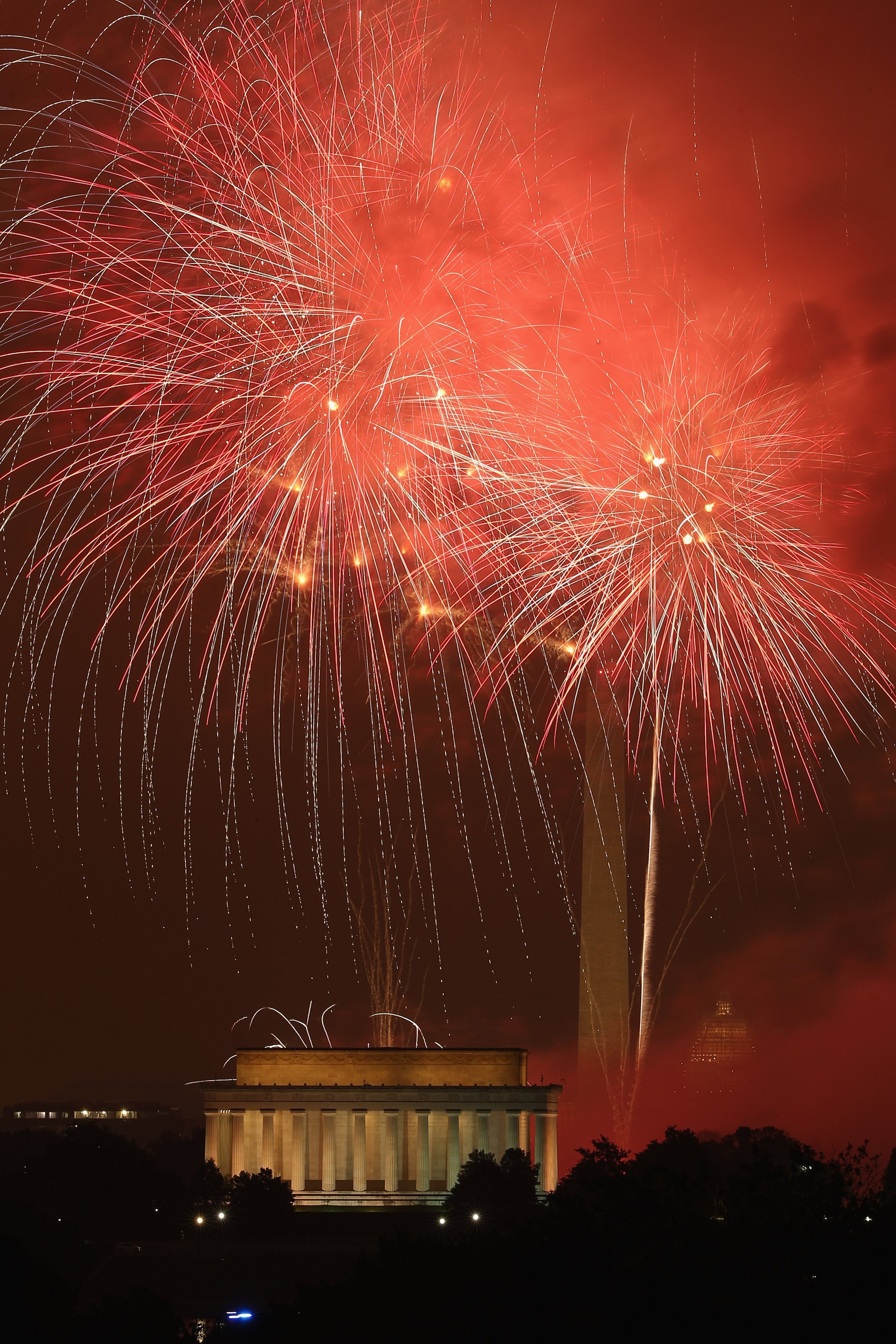 WASHINGTON, DC - JULY 04: Fireworks explode over the National Mall to mark the United States' Independence Day July 4, 2015 in Washington, DC. The pyrotechnic display celebrated the 239th anniversary of the United States' declaration of independence from England. (Photo by Chip Somodevilla/Getty Images)