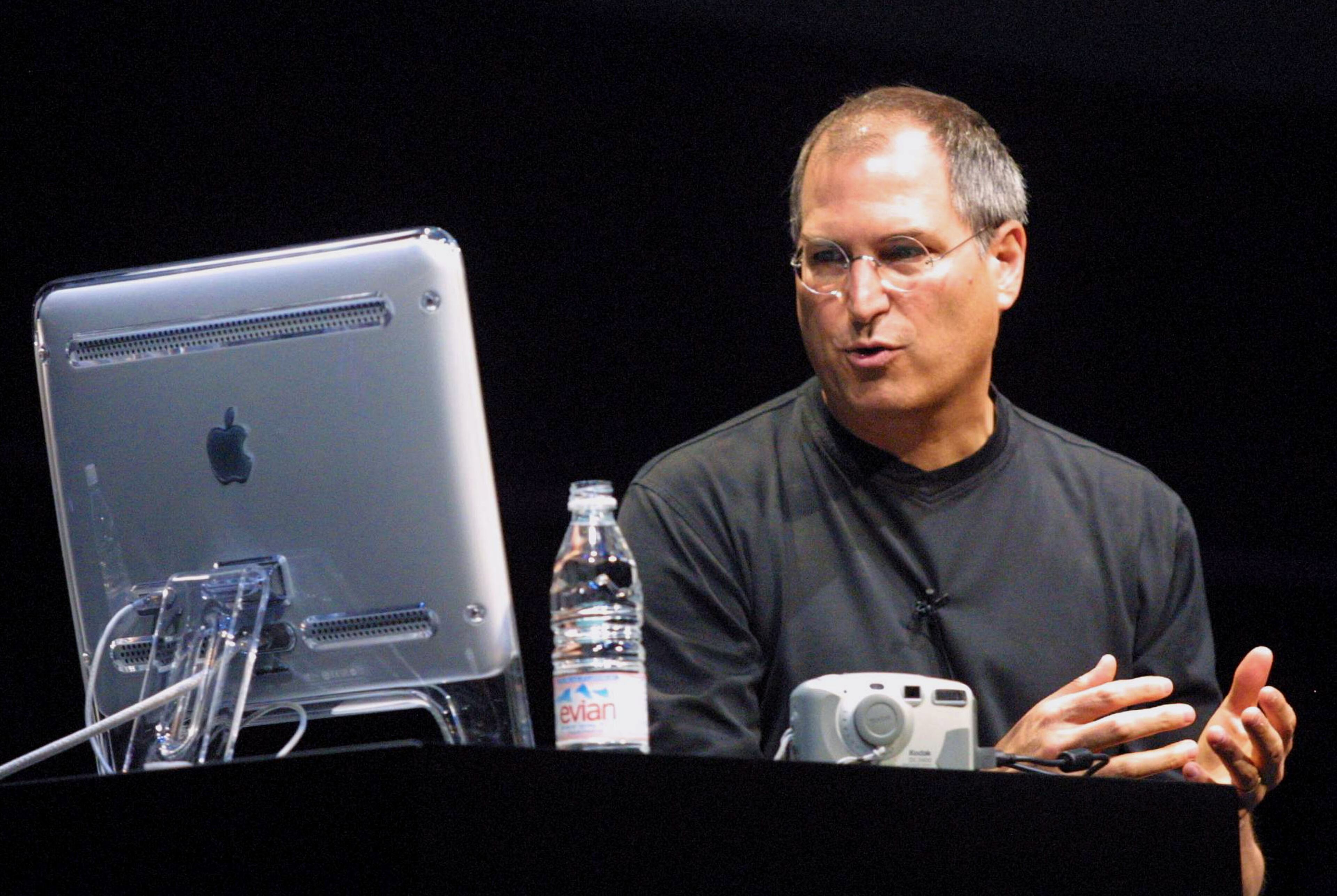 Steve Jobs, CEO of Apple computers, delivers the keynote address at the Macworld Conference and Expo July 18, 2001 in New York City. (Photo by Mario Tama/Getty Images)