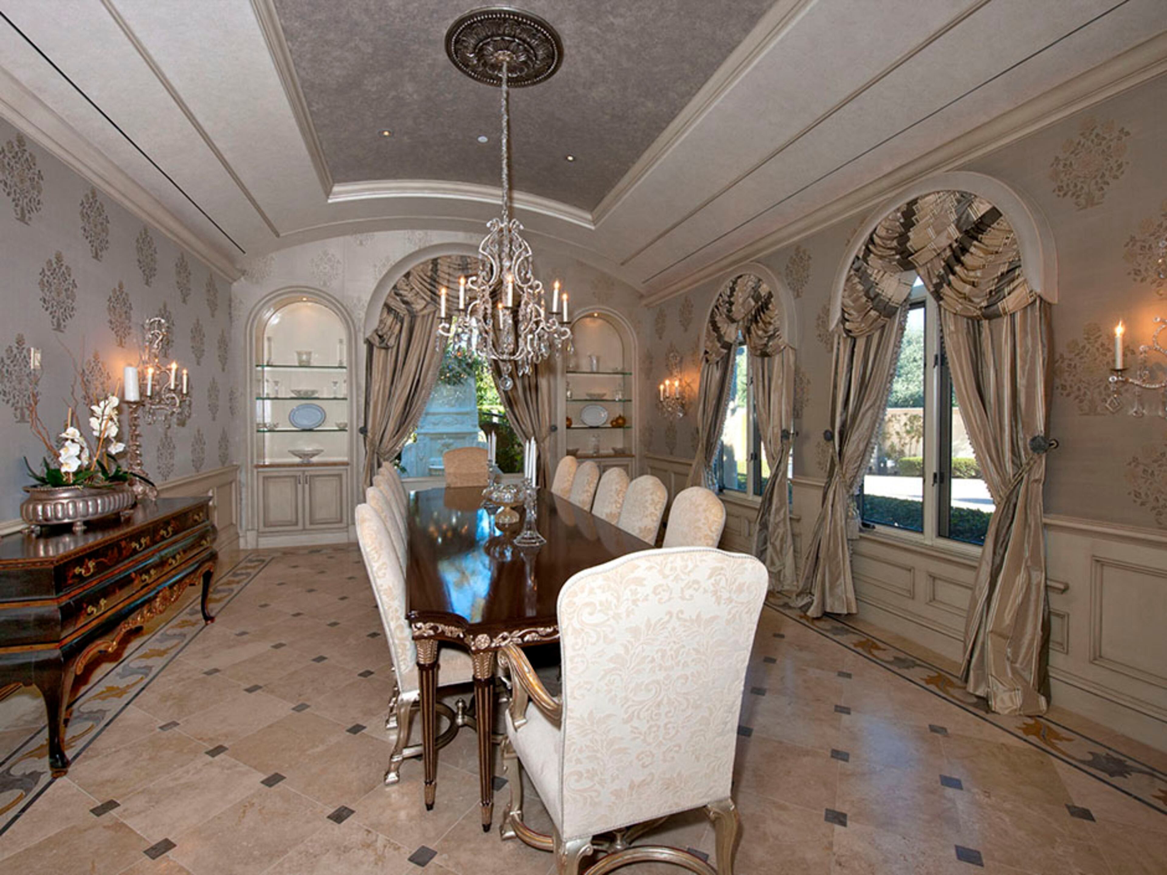 Former San Francisco Giants left fielder Barry Bonds is selling his 17,100-square-foot Beverly Park, Los Angeles, estate for $25 million. According to the listing by The Agency, the home has seven bedrooms, 13 baths, a 12-seat theater, a jacuzzi, a pool, an outdoor kitchen and a 2,100-square-foot sports court. For more details, visit http://www.toptenrealestatedeals.com/homes/weekly-ten-best-home-deals/2013/4-2-2013/.