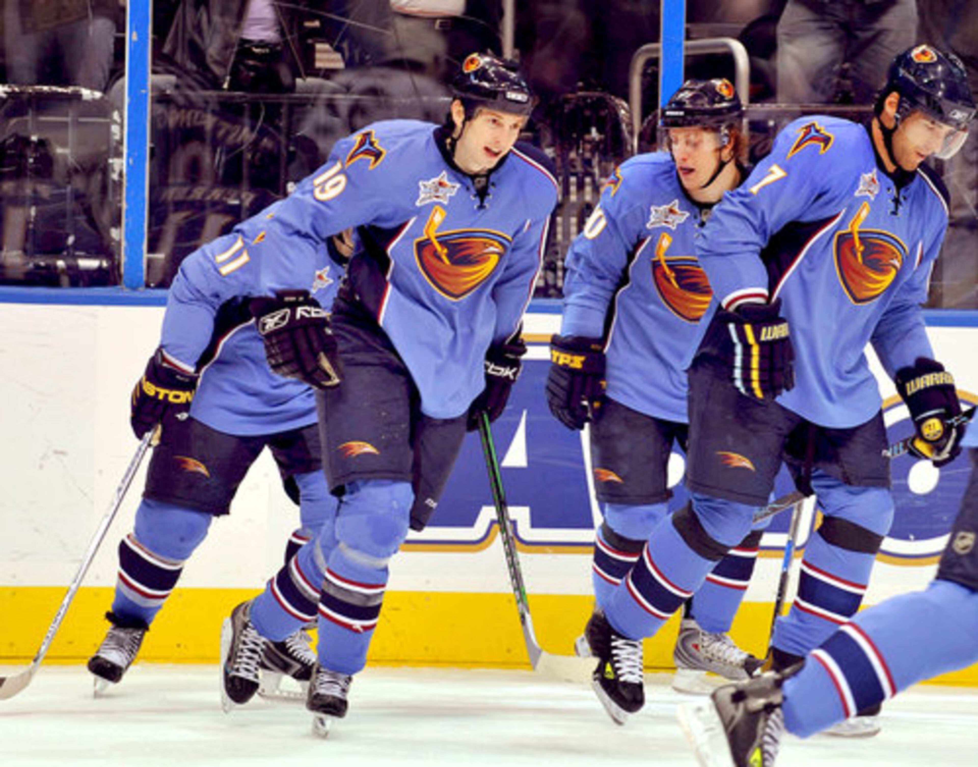 Thrashers player Colby Armstrong (19) breaks the 1-1 tie in the third period.