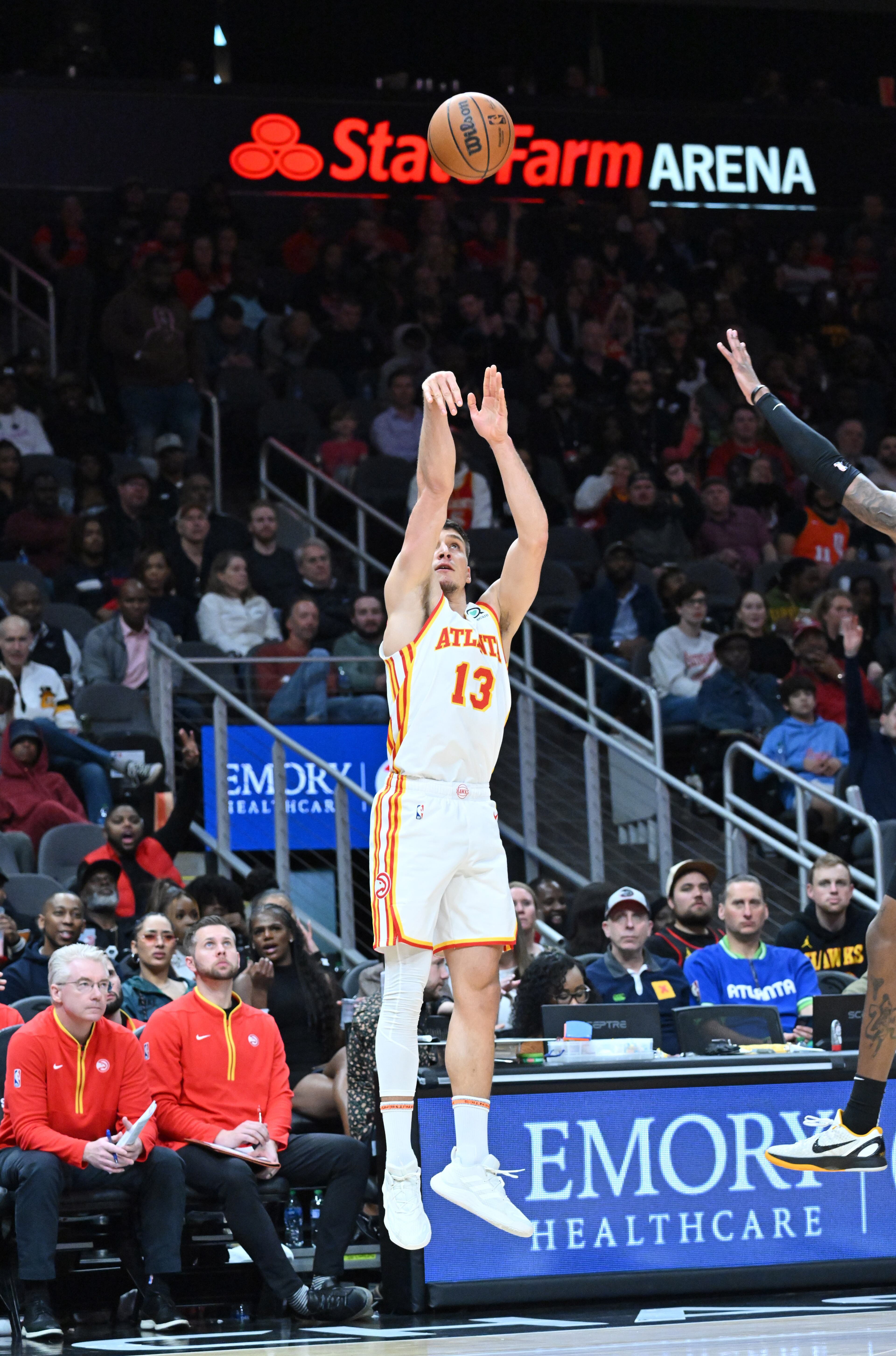 Atlanta Hawks' guard Bogdan Bogdanovic (13) goes up for a shot. (Hyosub Shin / Hyosub.Shin@ajc.com)