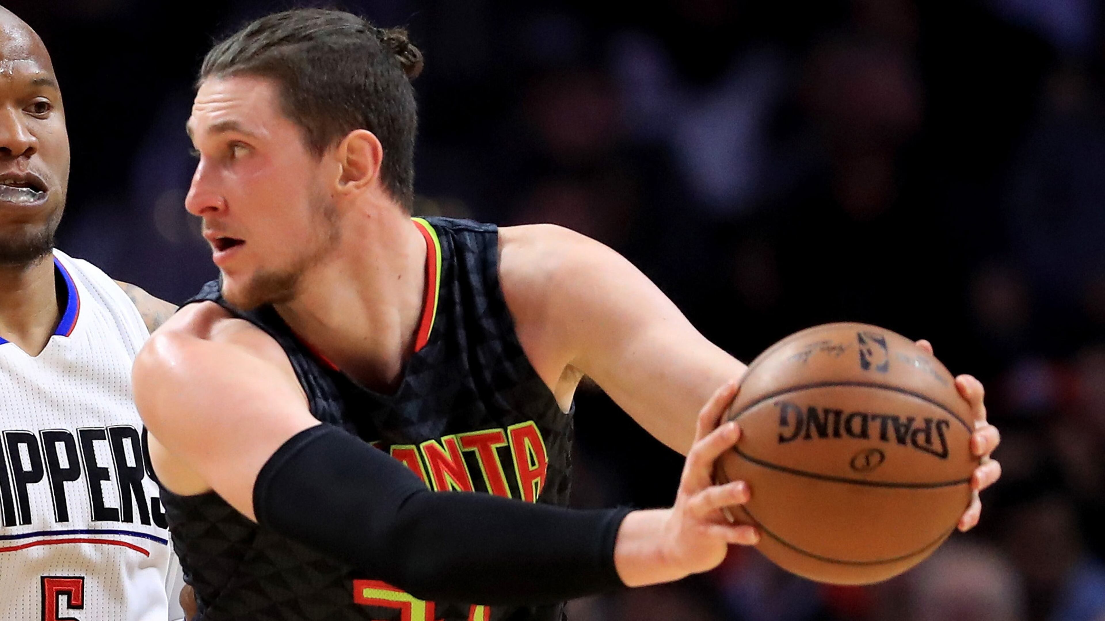 LOS ANGELES, CA - FEBRUARY 15: Marreese Speights #5 of the LA Clippers defends against Mike Muscala #31 of the Atlanta Hawks during the first half of a game at Staples Center on February 15, 2017 in Los Angeles, California. NOTE TO USER: User expressly acknowledges and agrees that, by downloading and or using this photograph, User is consenting to the terms and conditions of the Getty Images License Agreement. (Photo by Sean M. Haffey/Getty Images)