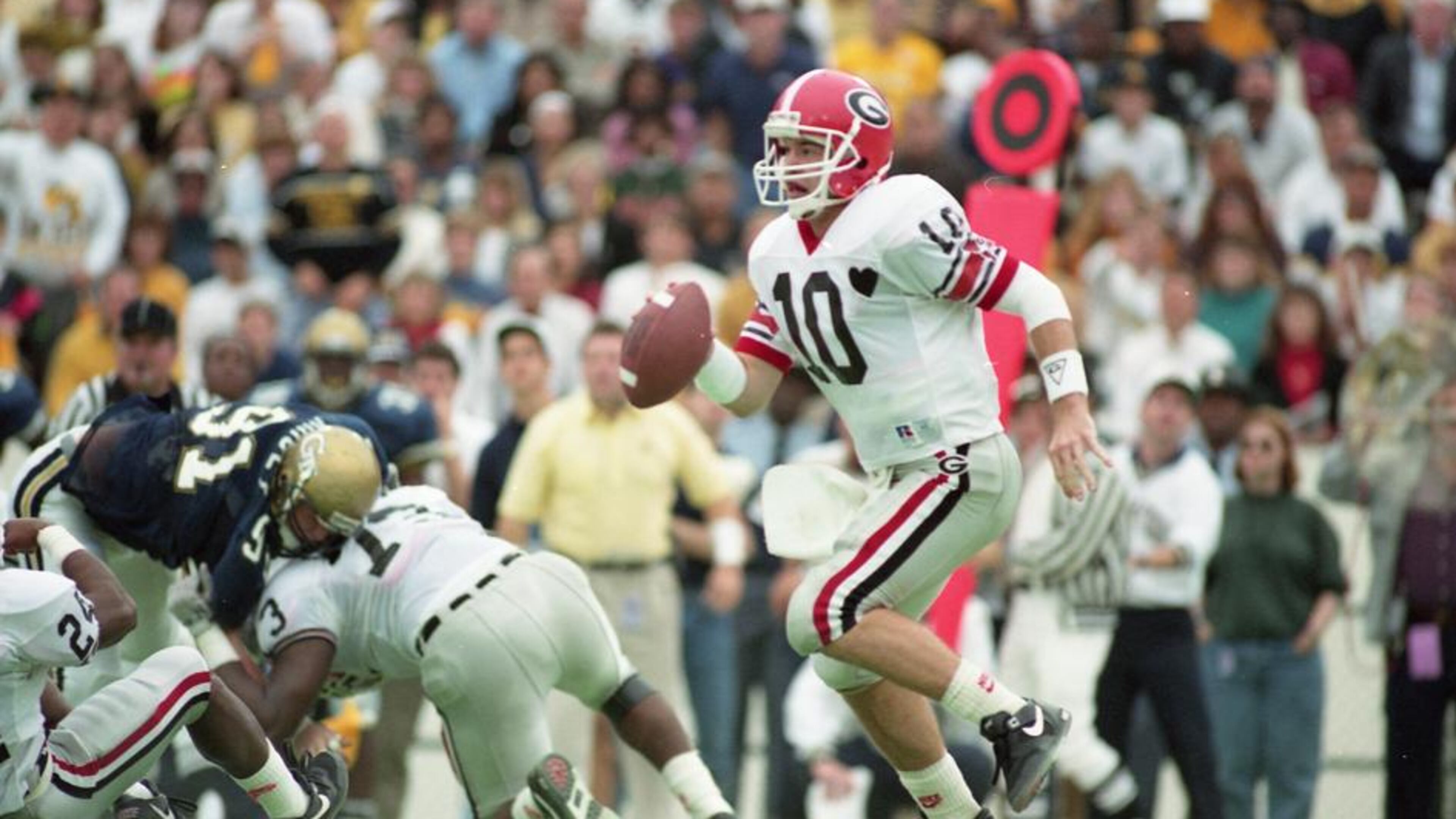 Georgia QB Eric Zeier considers running against Georgia Tech in 1991. (AJC file photo)