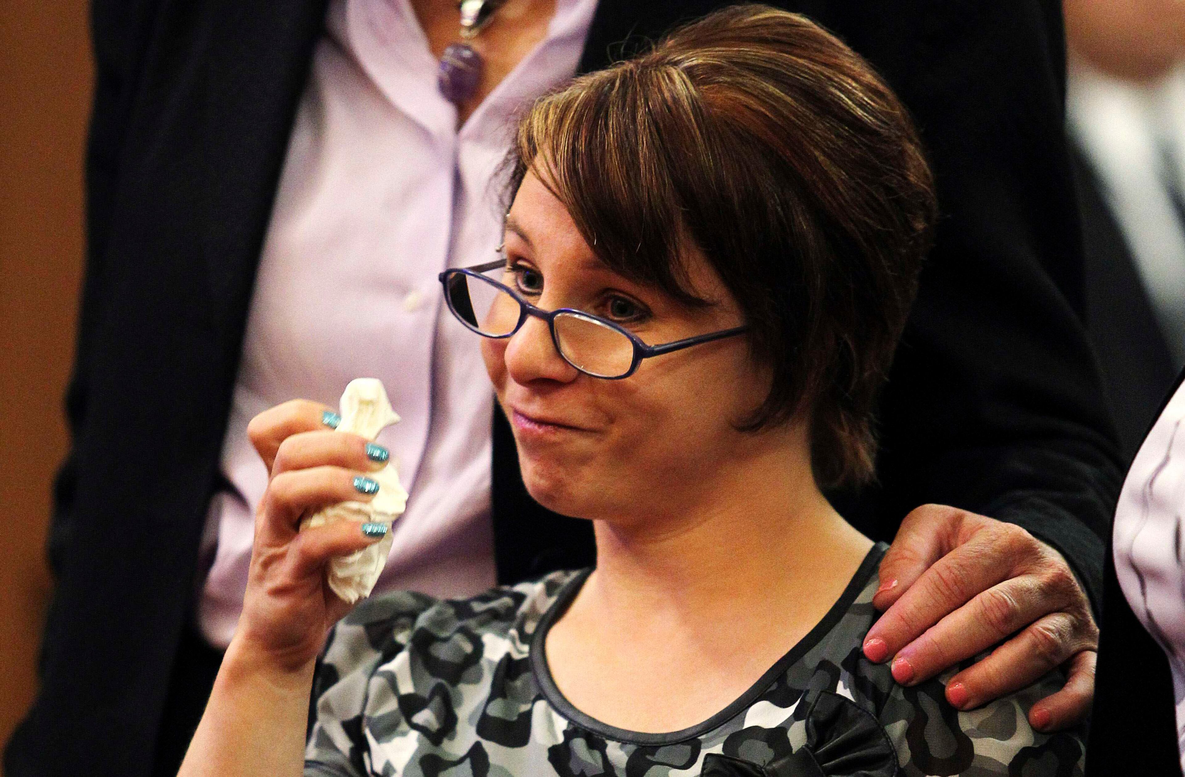 Michele Knight, one of the three kidnapped women, pauses to wipe away tears as she reads her statements during the sentencing of her accused kidnapper Ariel Castro at a court hearing in Cleveland, Ohio August 1, 2013. Three women imprisoned for a decade in a Cleveland home spoke of their abuse in person, via video or through representatives on Thursday at a court hearing where their abductor is expected to be formally sentenced to life in prison. REUTERS/Aaron Josefczyk