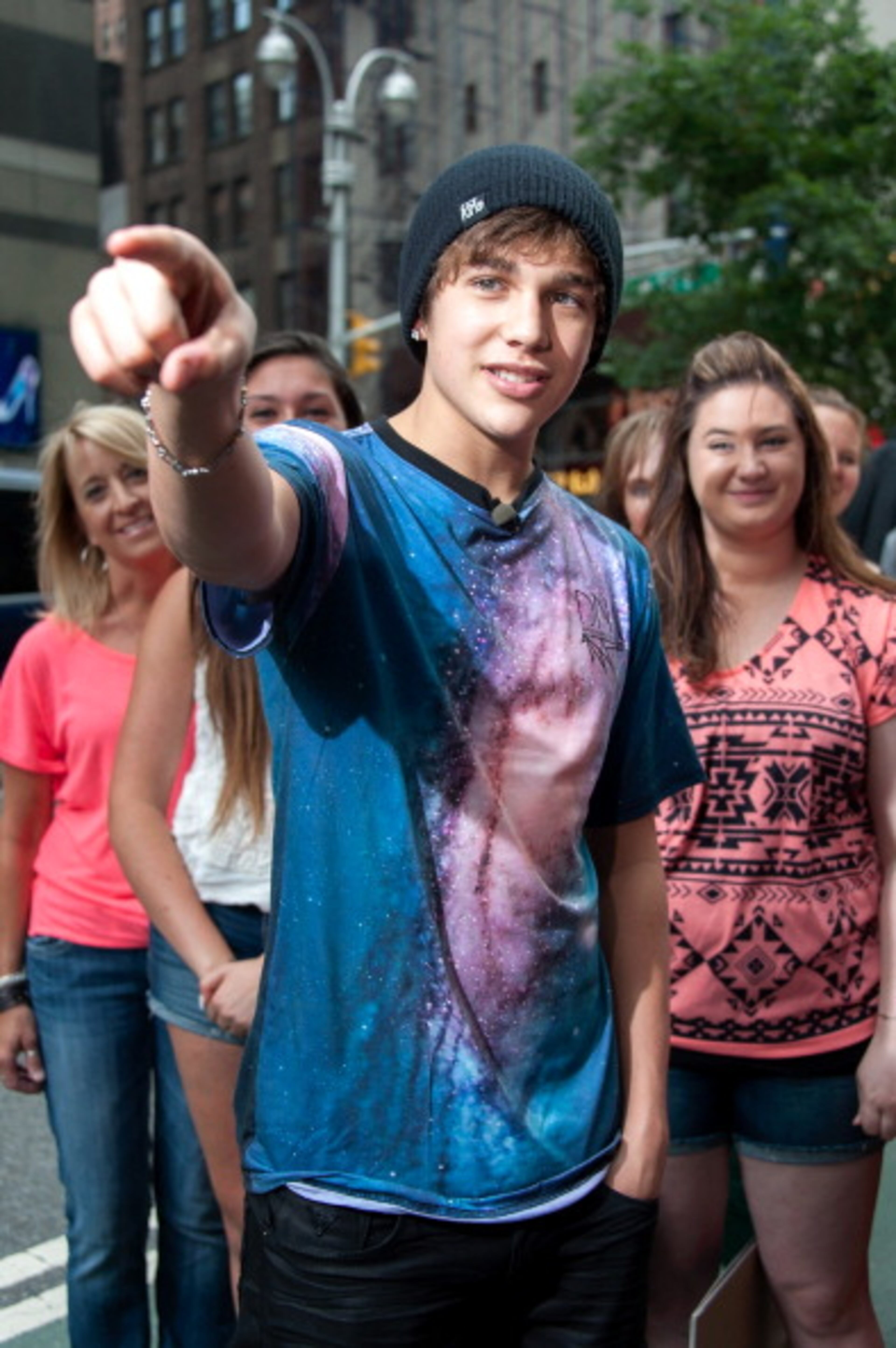 NEW YORK, NY - JUNE 11: Austin Mahone visits "Extra" in Times Square on June 11, 2013 in New York City. (Photo by D Dipasupil/Getty Images for Extra)