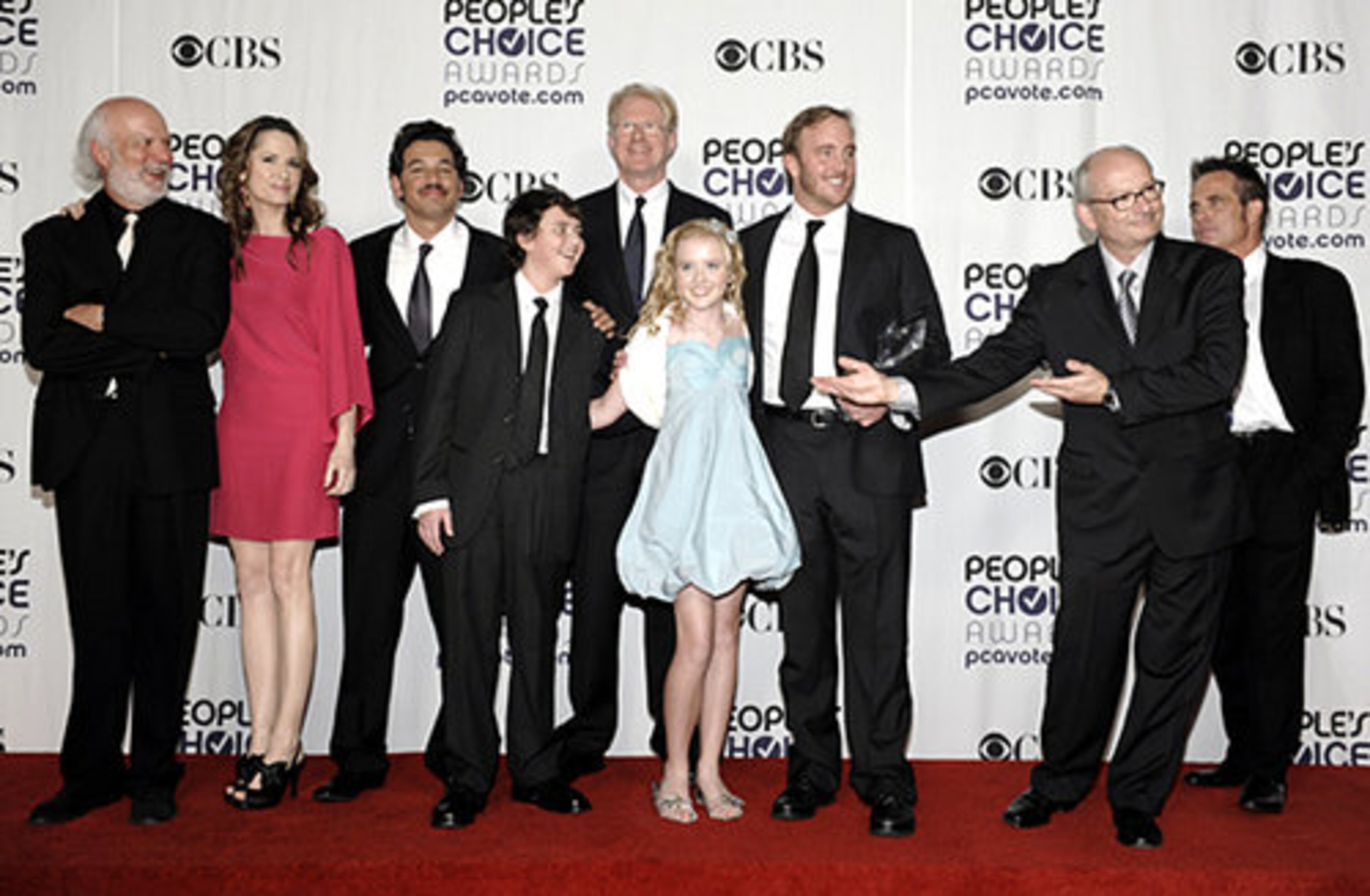 The cast and crew of "Gary Unmarried" pose backstage with the favorite new TV comedy award.