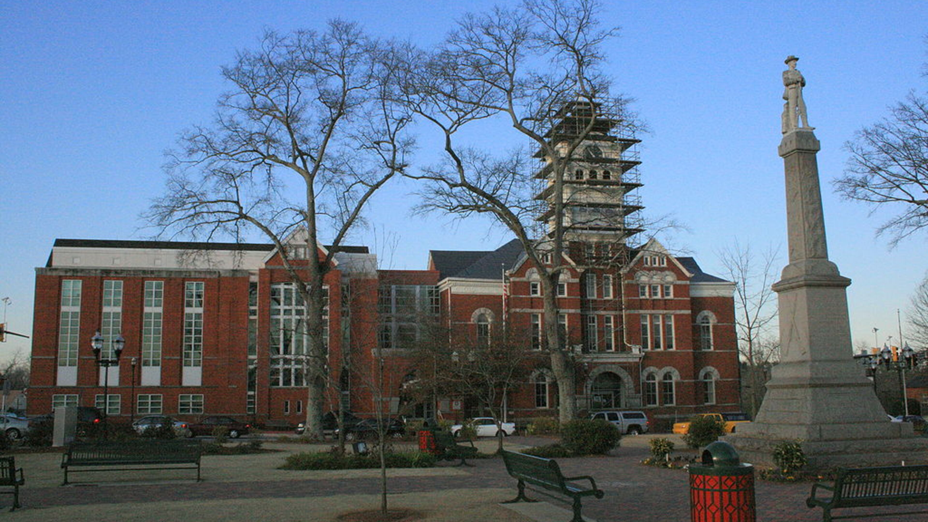 The Henry County Courthouse in McDonough. Contributed by John Trainor, used under a Creative Commons Attribution 2.0 Generic license.