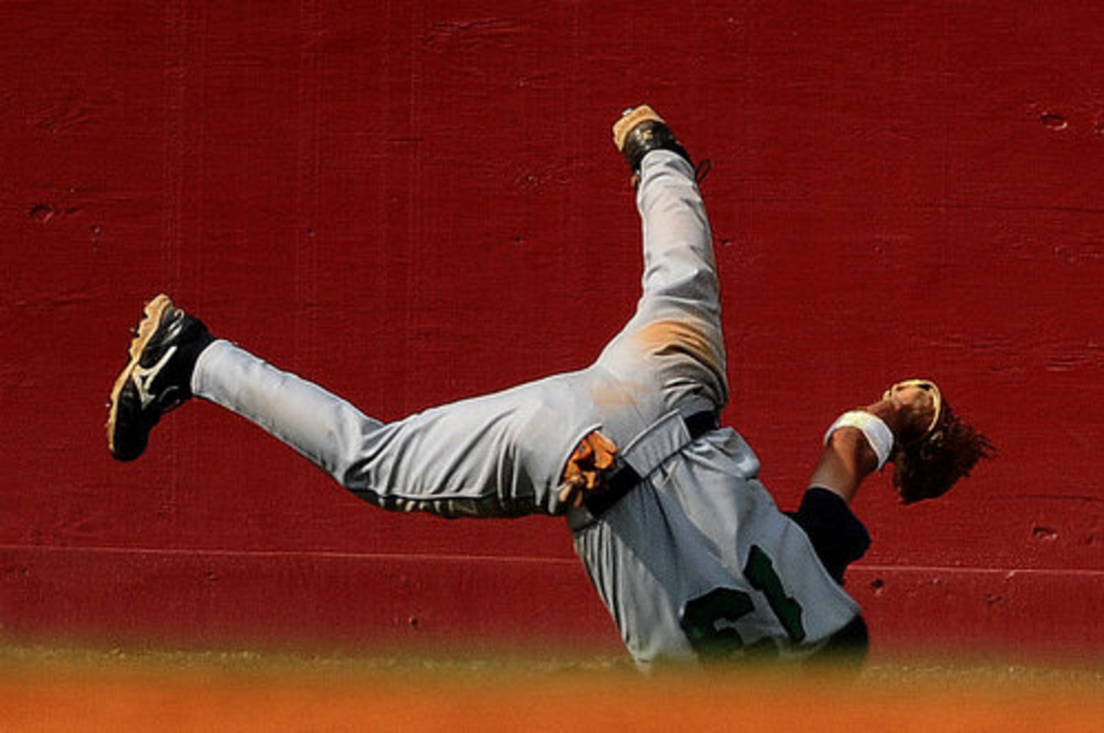 Harrison High School's Michael Hodorowski makes a diving catch to save a run at Lassiter High School during game 1 for Class AAAAA baseball championship on Saturday, May 29,2010.