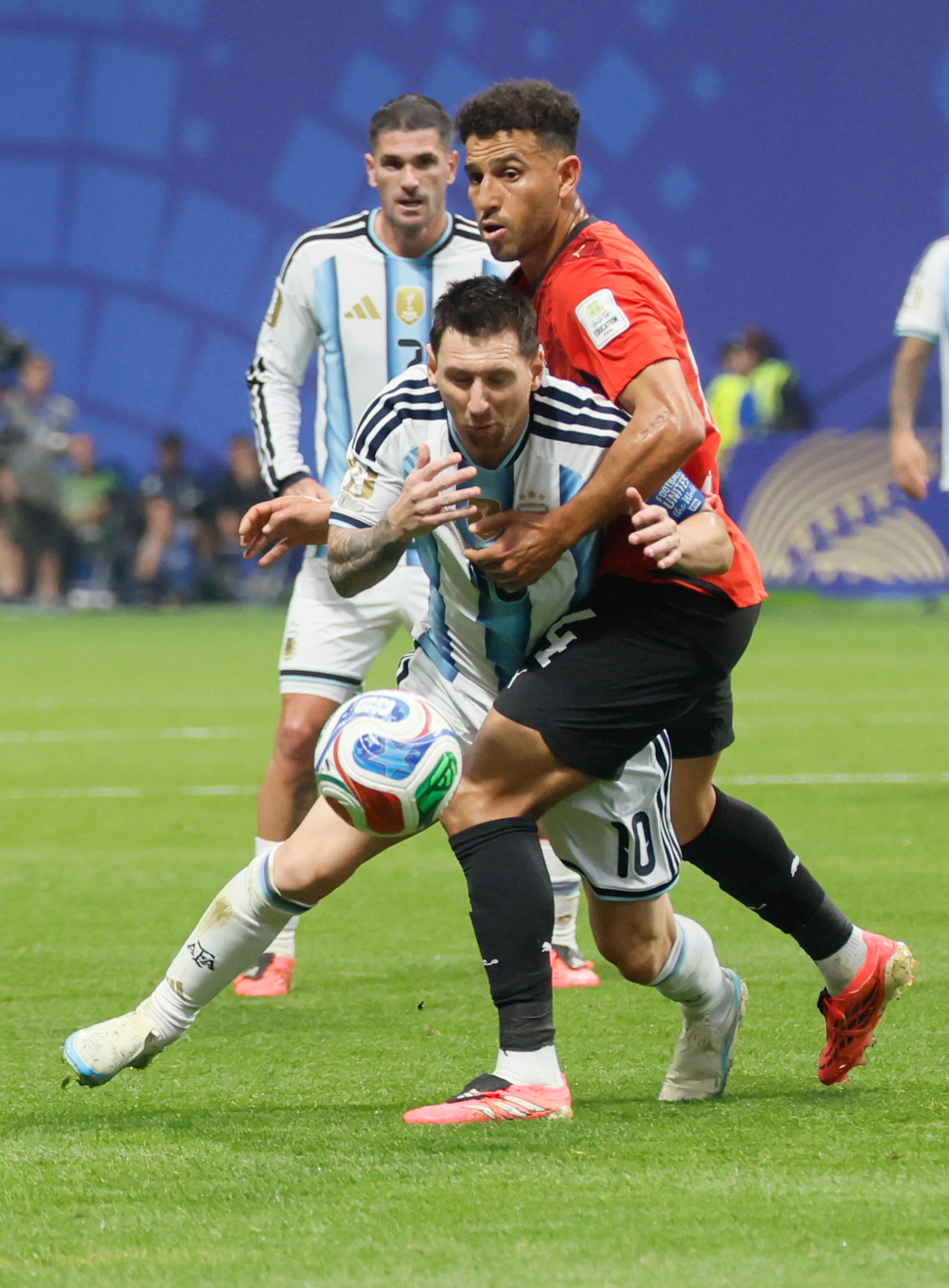 Argentina's Lionel Messi battles Egypt's Hossam Abdelmaguid during second half of Argentina vs. Egypt FIFA World Cup match at Atlanta Stadium (Mercedes-Benz Stadium) on Tuesday, July 7, 2026. (Miguel Martinez/AJC)