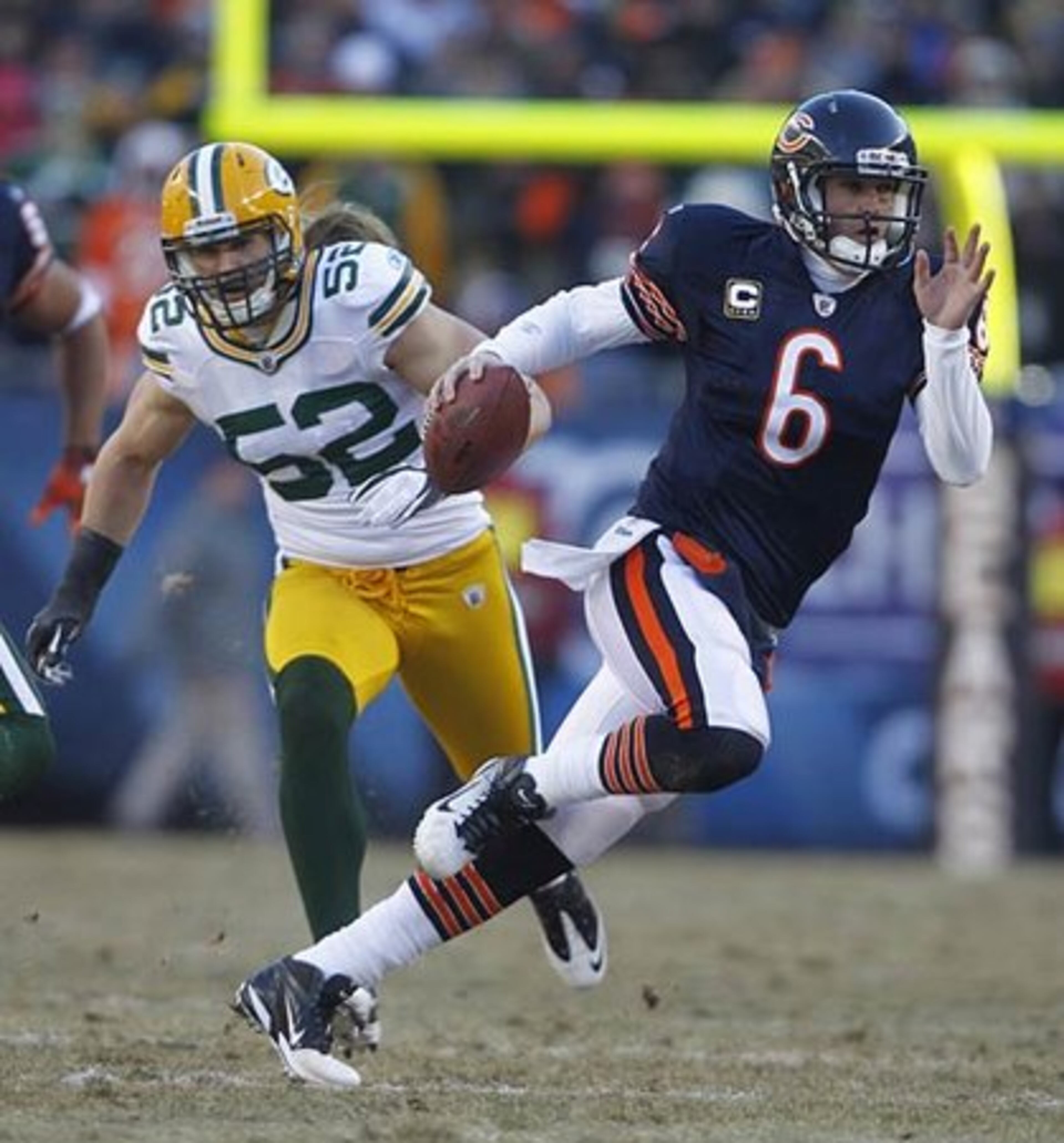 Bears quarterback Jay Cutler (6) scrambles out of the pocket against the Green Bay Packers.