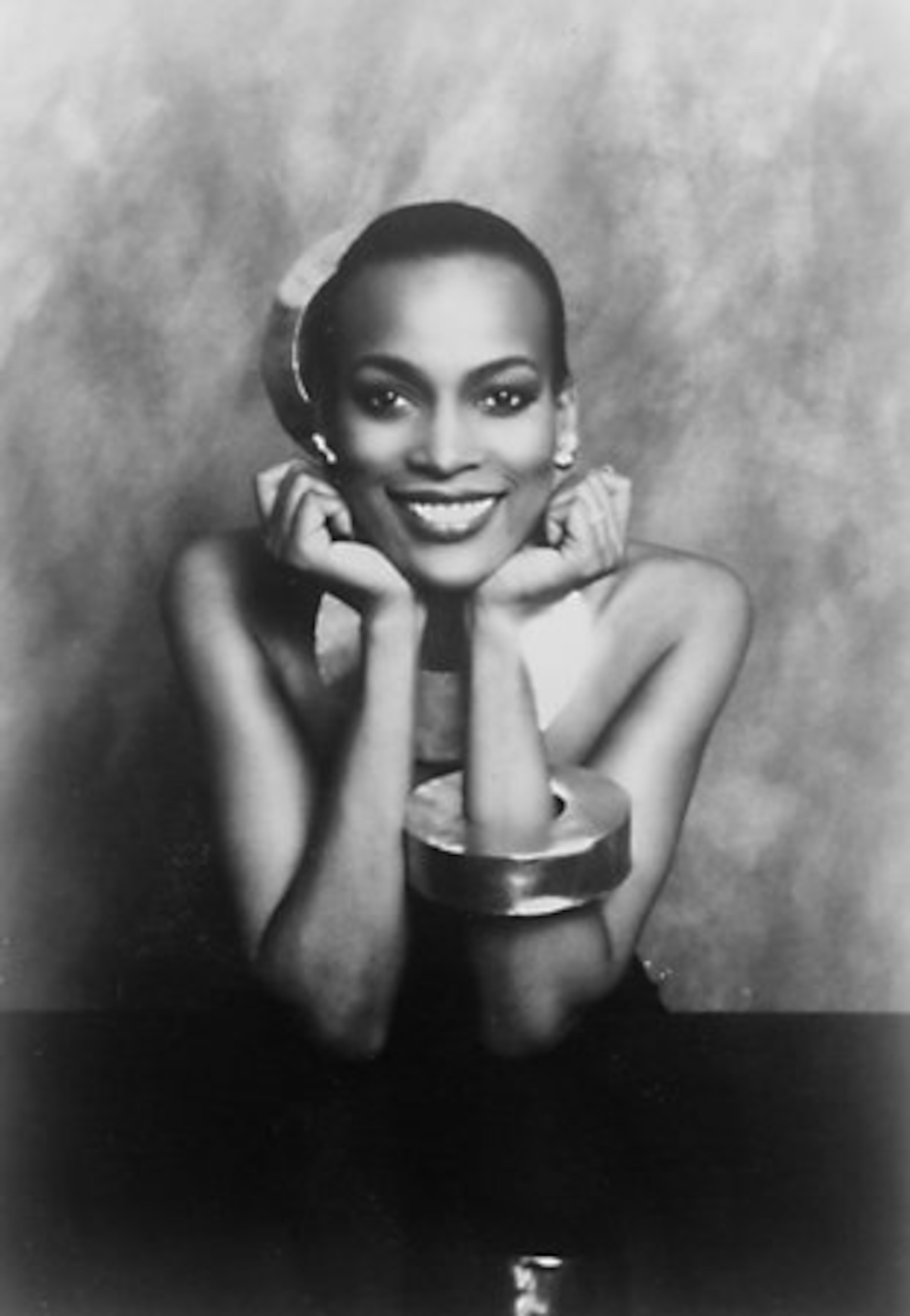 SIMS LANDED her first major magazine cover, for Ladies Home Journal, in 1969. But she still had to hustle to get agencies interested in her and to find more modeling jobs.