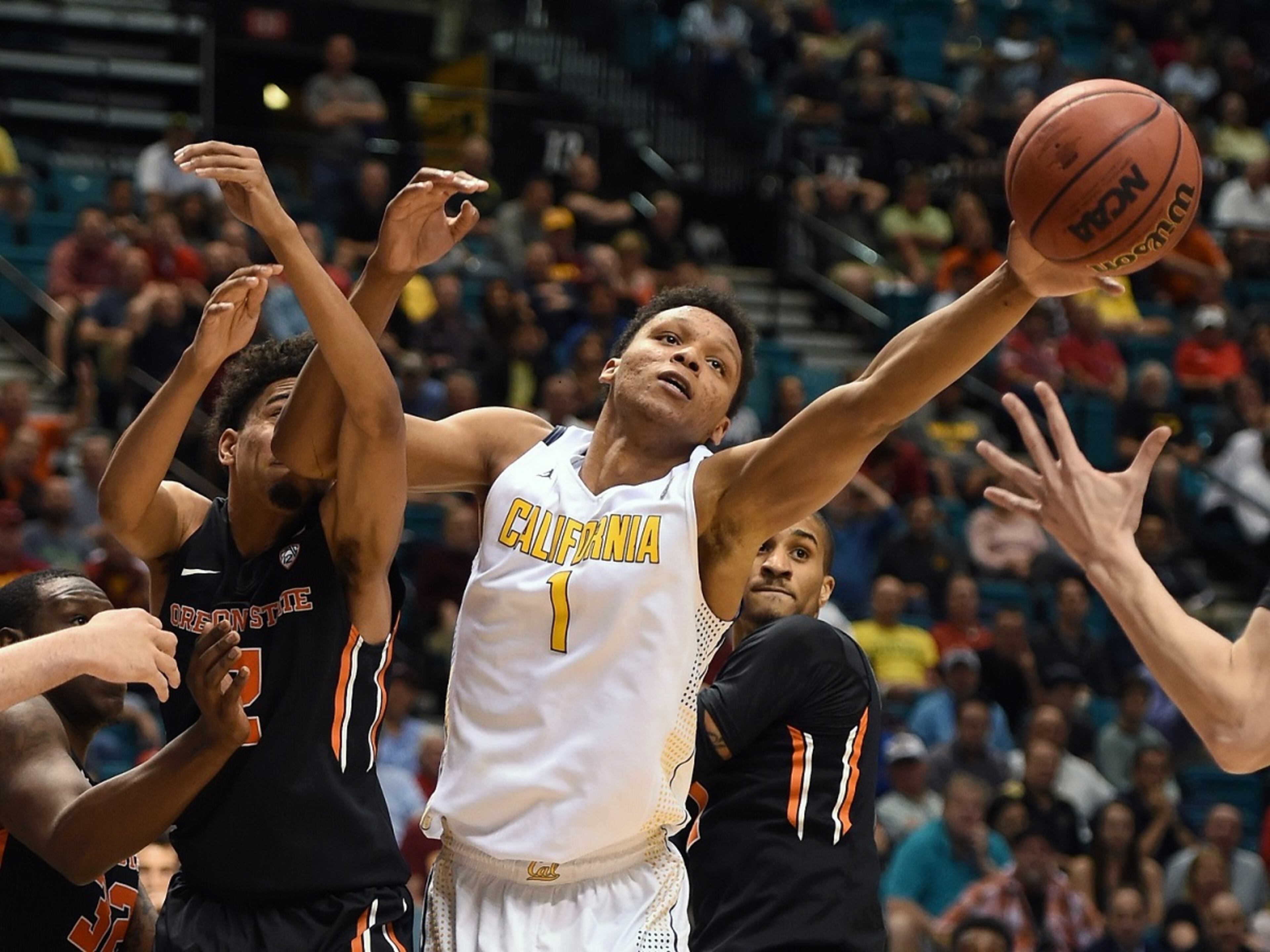 LAS VEGAS, NV - MARCH 10: Ivan Rabb #1 of the California Golden Bears and Stephen Thompson Jr. #2 of the Oregon State Beavers go after a rebound during a quarterfinal game of the Pac-12 Basketball Tournament at MGM Grand Garden Arena on March 10, 2016 in Las Vegas, Nevada. California won 76-68. (Photo by Ethan Miller/Getty Images)