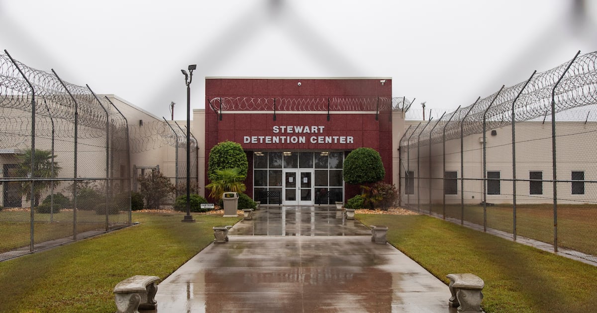 ICE busca deportar a mujer iraní en Georgia a la República Centroafricana