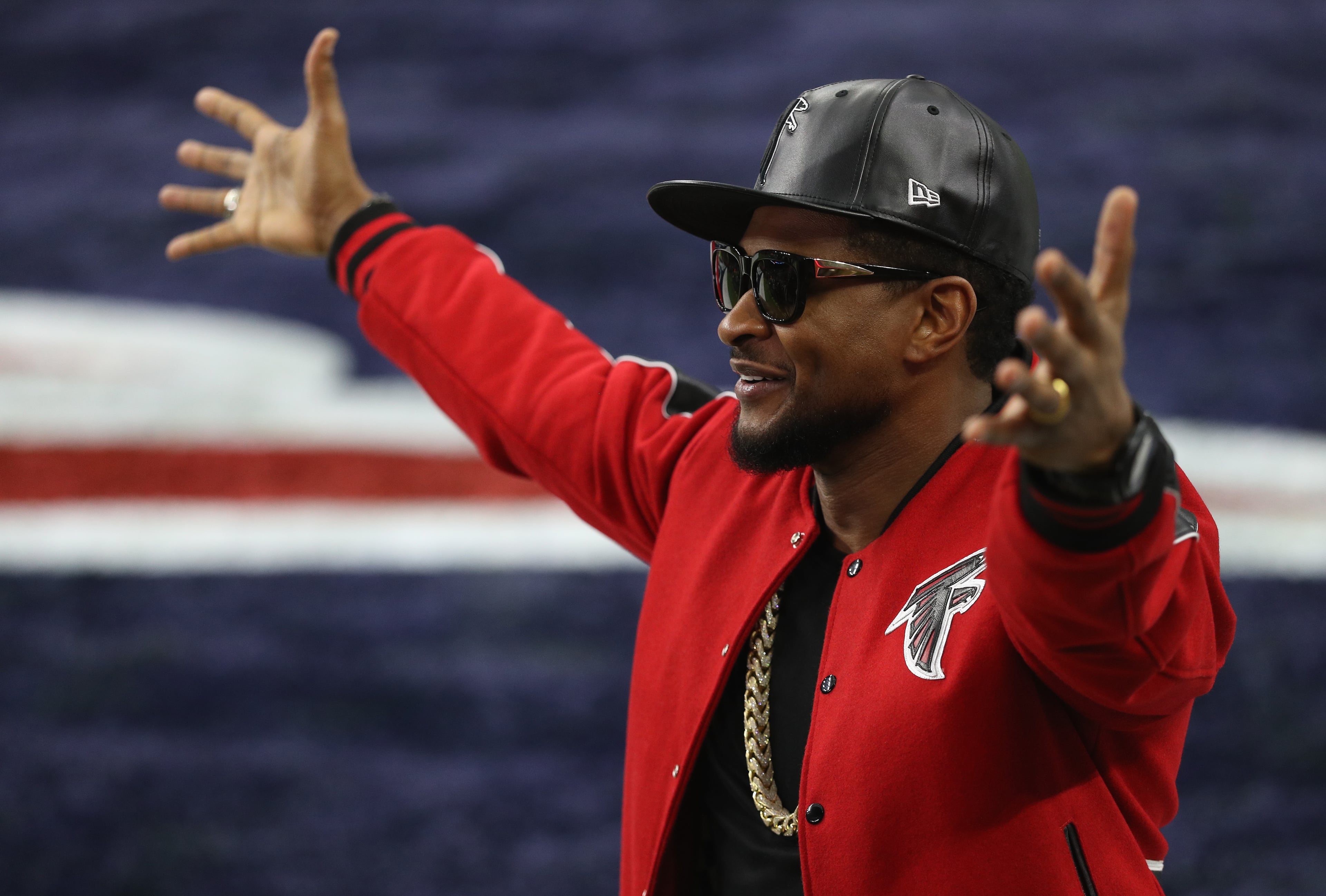 HOUSTON, TX - FEBRUARY 05: Usher looks on prior to Super Bowl 51 between the Atlanta Falcons and the New England Patriots at NRG Stadium on February 5, 2017 in Houston, Texas. (Photo by Patrick Smith/Getty Images)