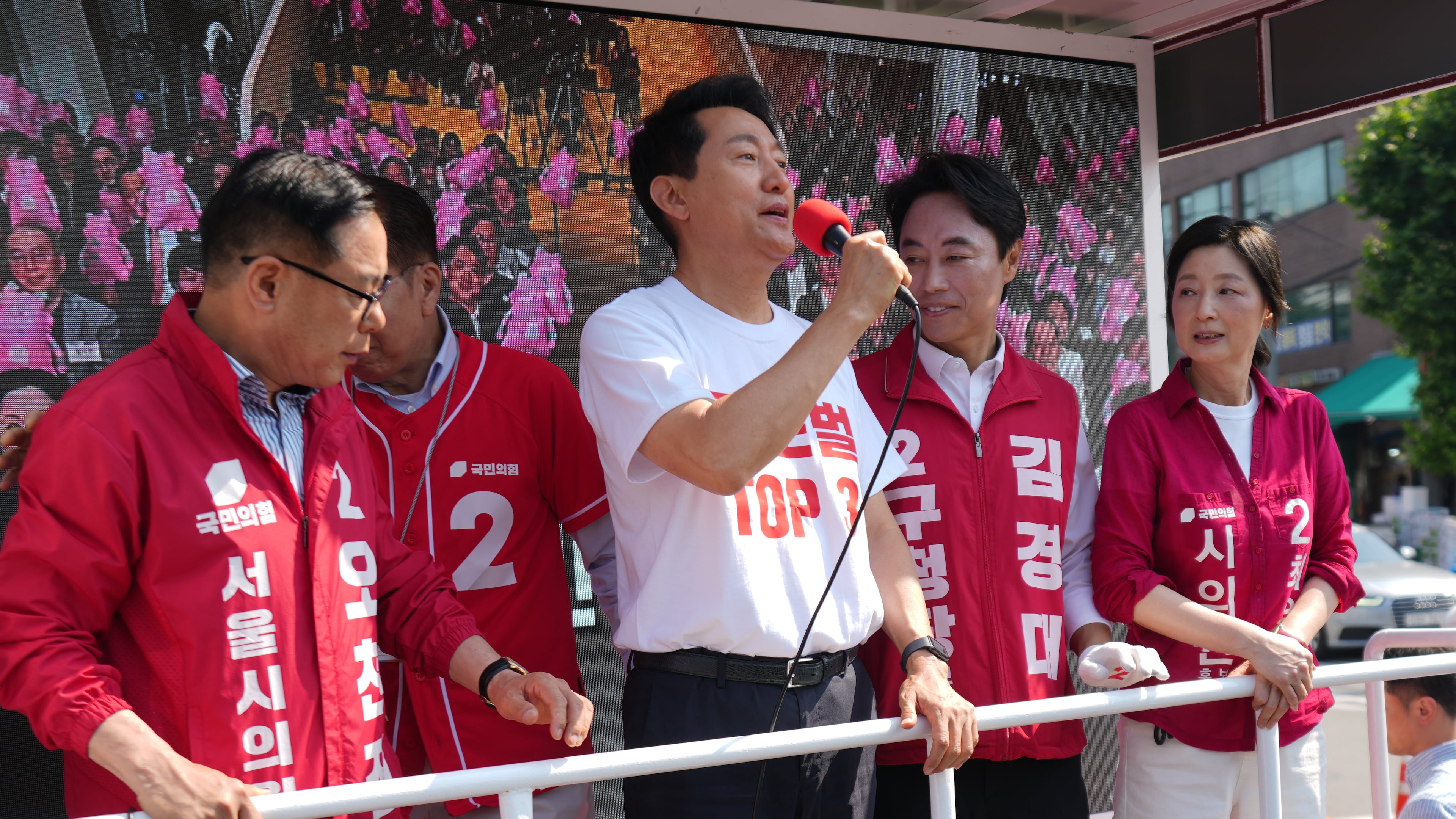 Seoul mayoral candidate Oh Se-hoon of the main opposition People Power Party speaks during an election campaign for June 3 nationwide simultaneous local elections in Seoul, South Korea, Tuesday, June 2, 2026. (AP Photo/Lee Jin-man)