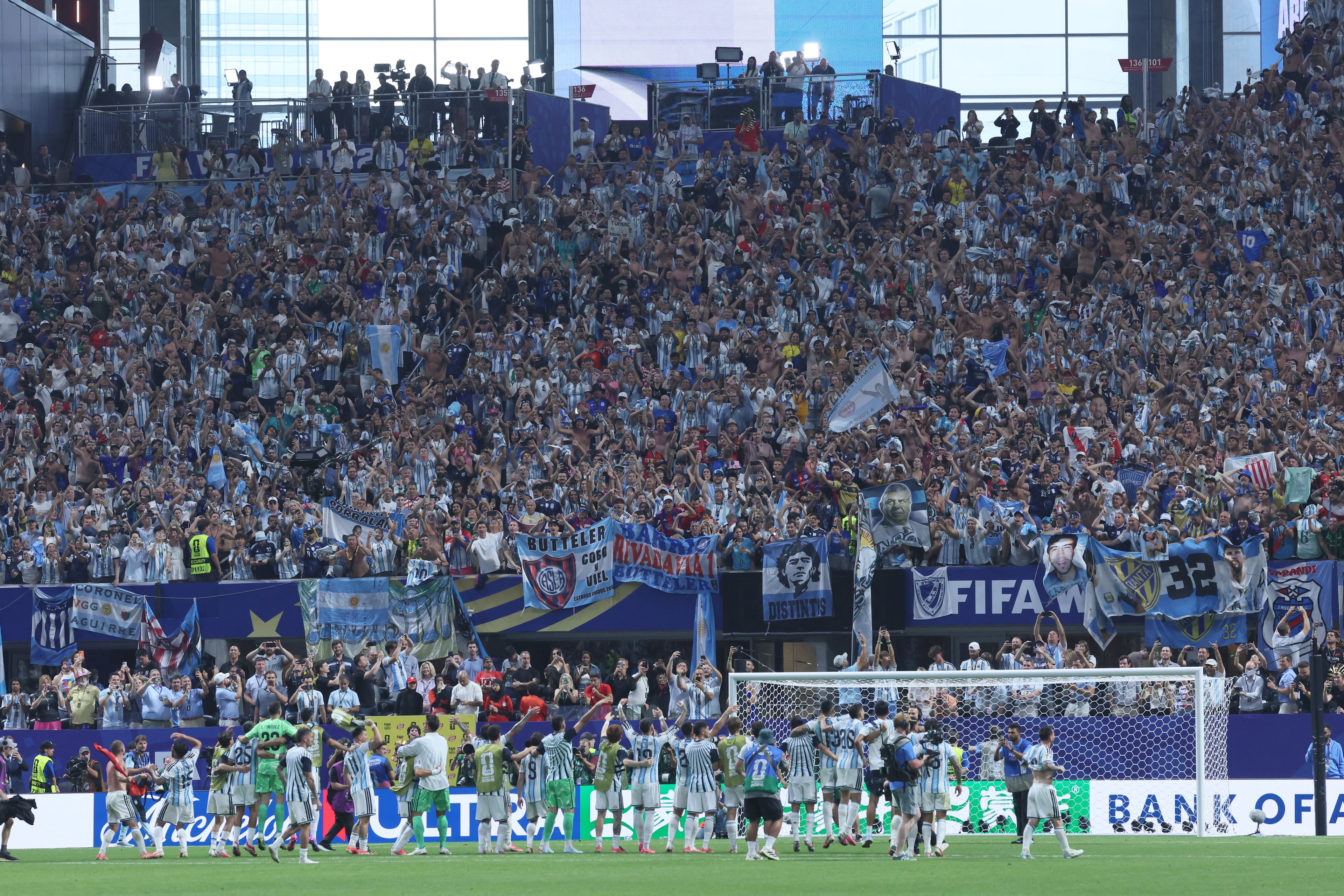 Argentina fans and players celebrate the team's win over Egypt at the FIFA World Cup match at Atlanta Stadium on Tuesday, July 7, 2026. (Jason Getz/AJC)