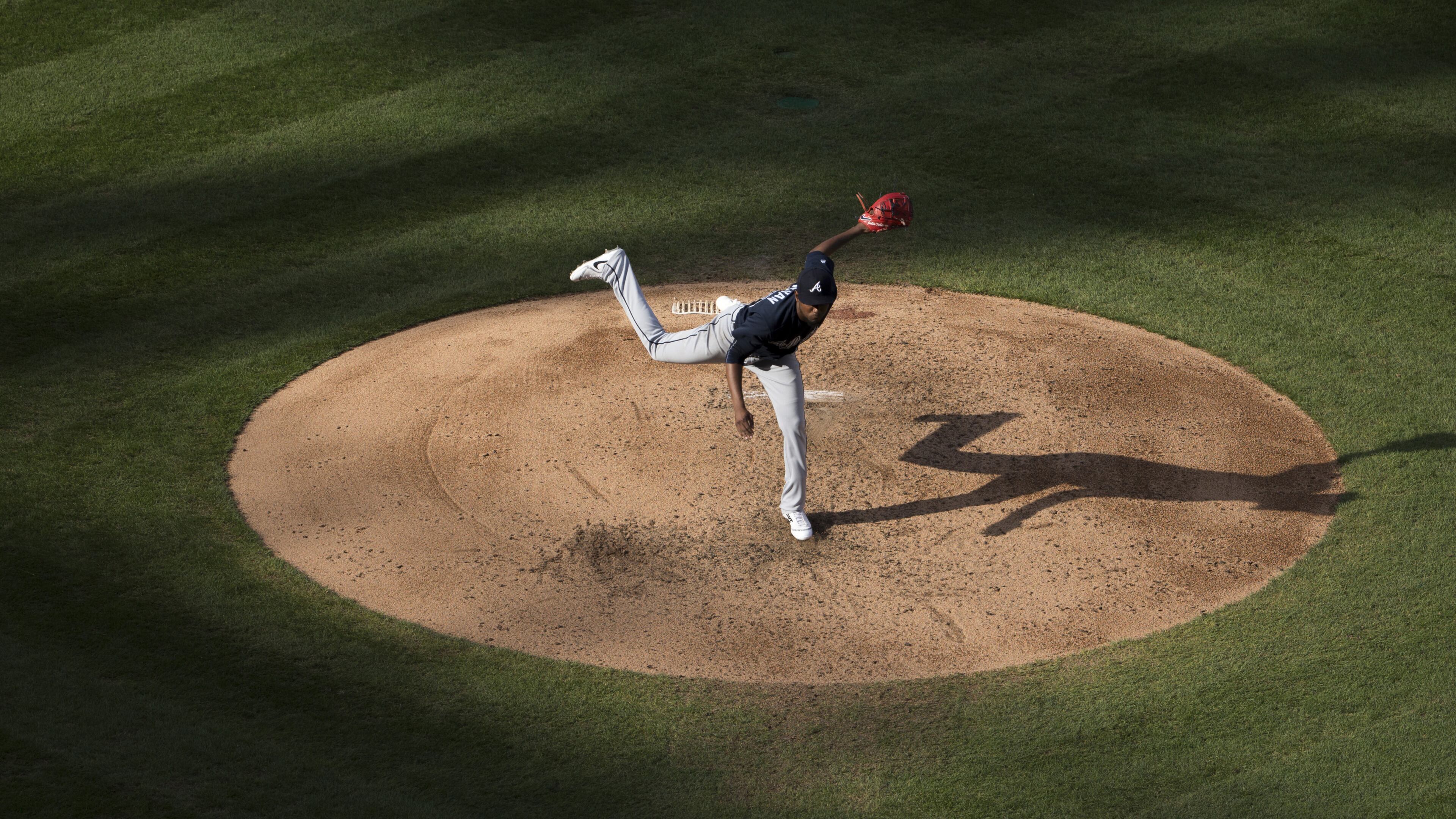 Julio Teheran of the Braves throws a pitch against the Philadelphia Phillies in game 2 of a doubleheader at Citizens Bank Park. (Photo by Mitchell Leff/Getty Images)