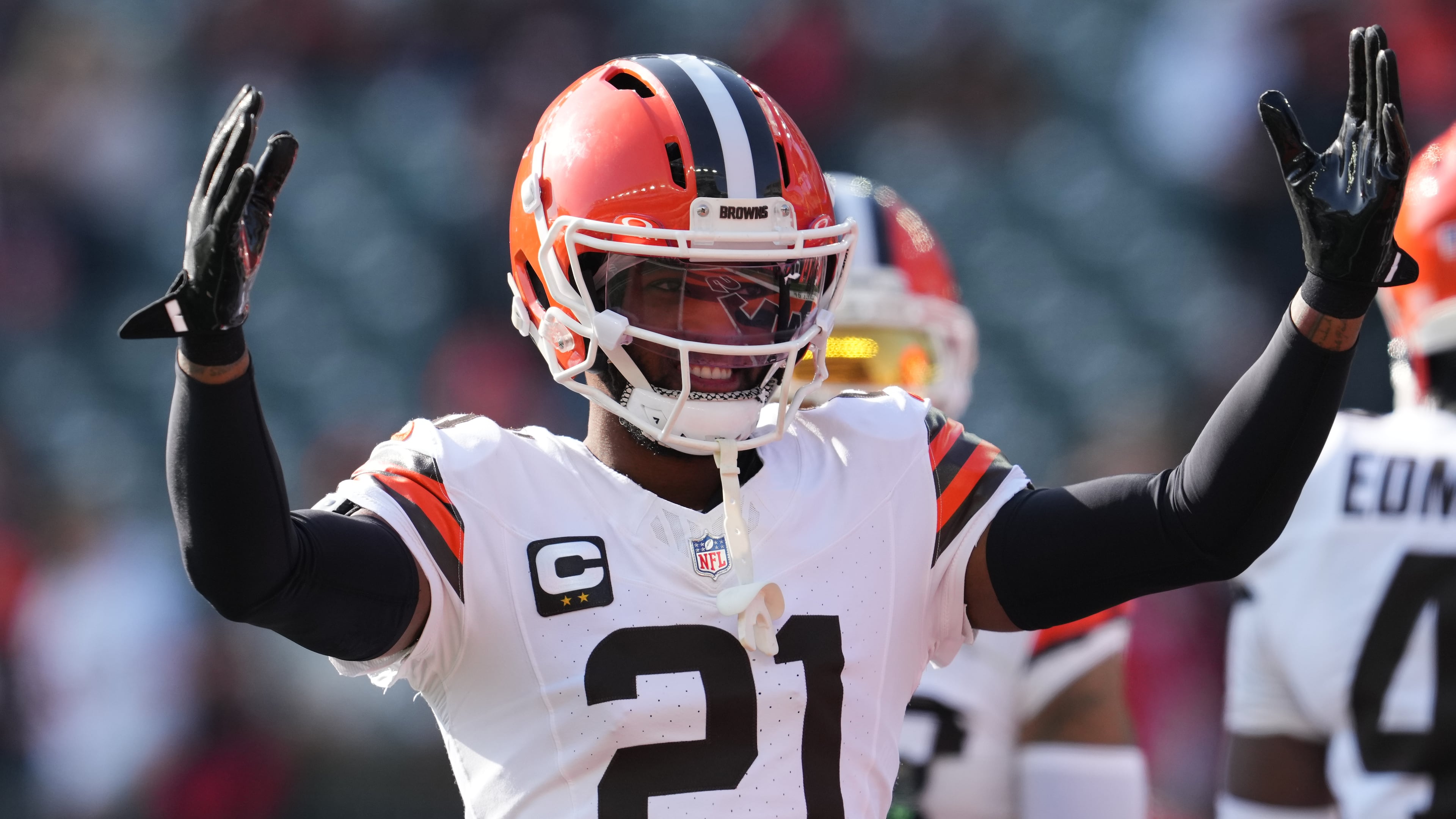 FILE - Cleveland Browns cornerback Denzel Ward warms up before an NFL football game against the Cincinnati Bengals, Jan. 4, 2026, in Cincinnati. (AP Photo/Jeff Dean, File)